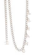 Chanel 2006 Silver Chain Letter Charm Belt – Accessorio premium elegante