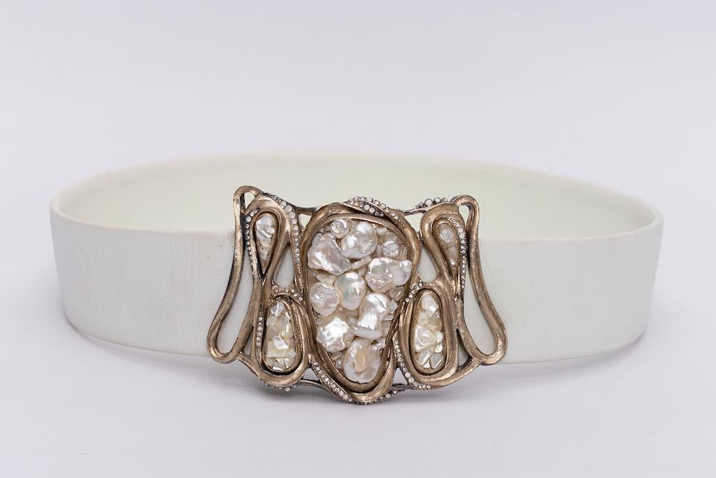 Ceinture en cuir blanc Chanel – Accessorio premium elegante