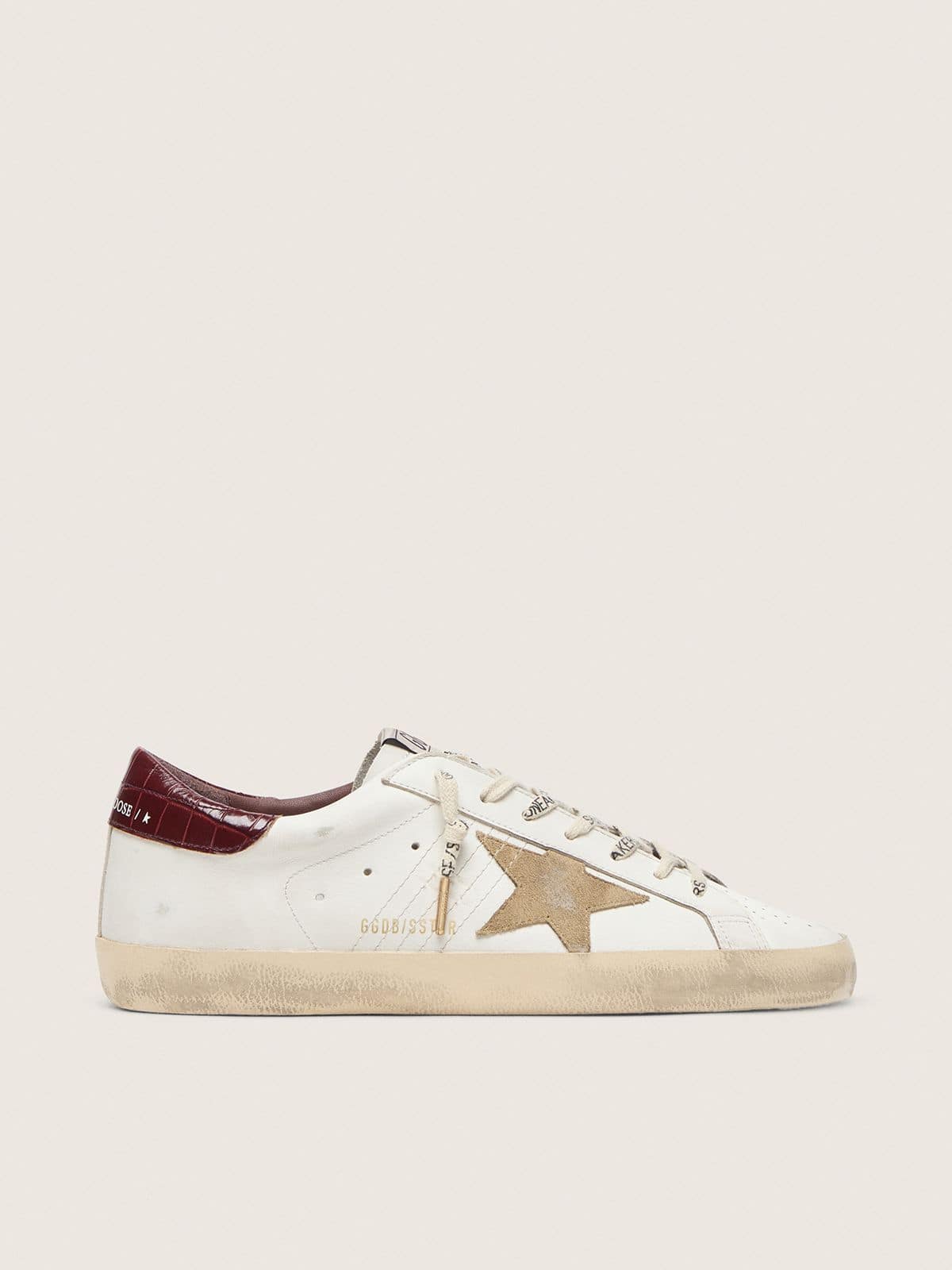 Golden Goose Super-Star Uomo con Stella in Suede Sabbia e Talloncino in Pelle Cocco Rossa