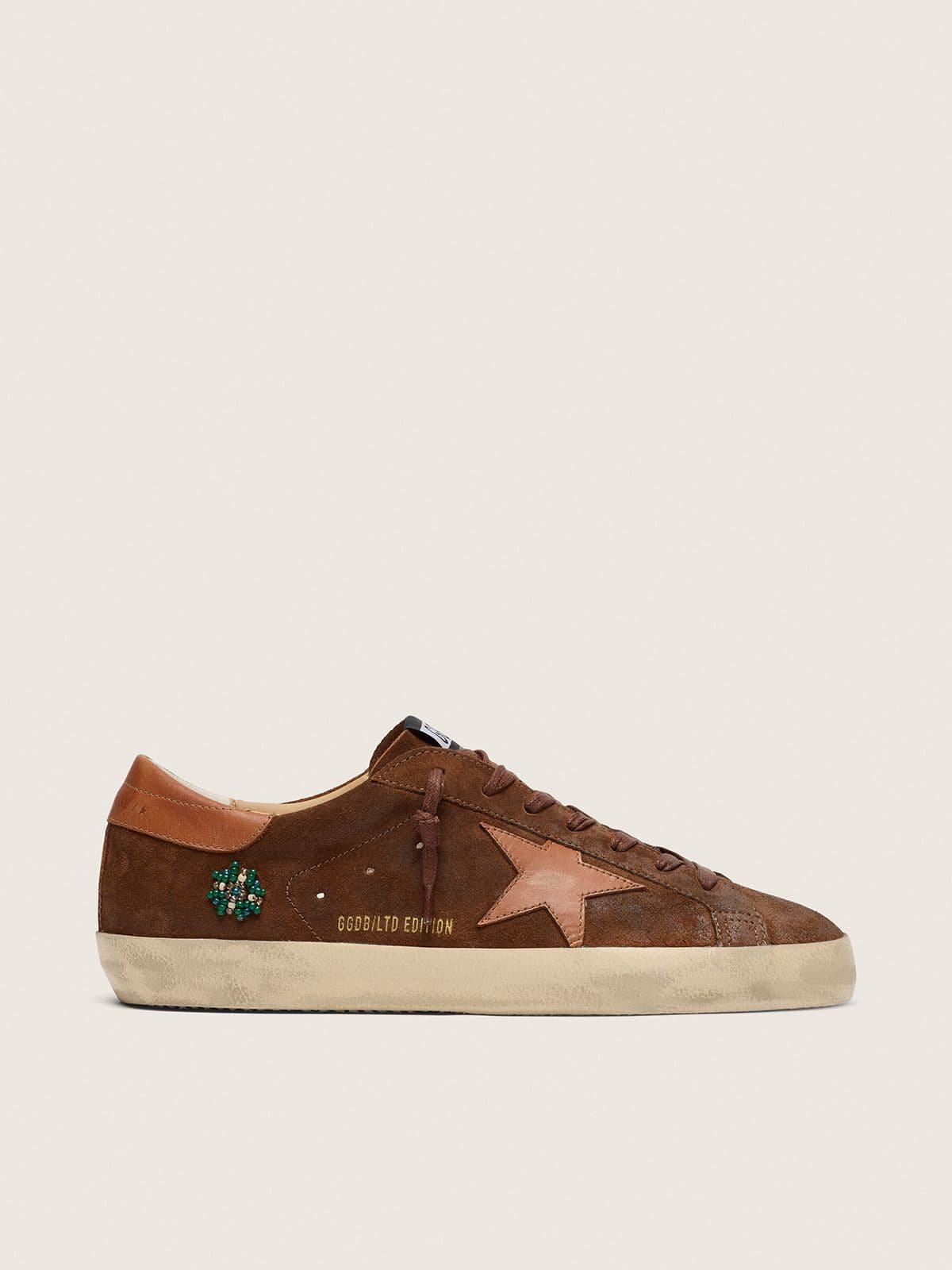 Golden Goose Super-Star Ltd Uomo in Suede Color Marrone con Stella in Pelle Mattone e Ricamo con Perline Verdi