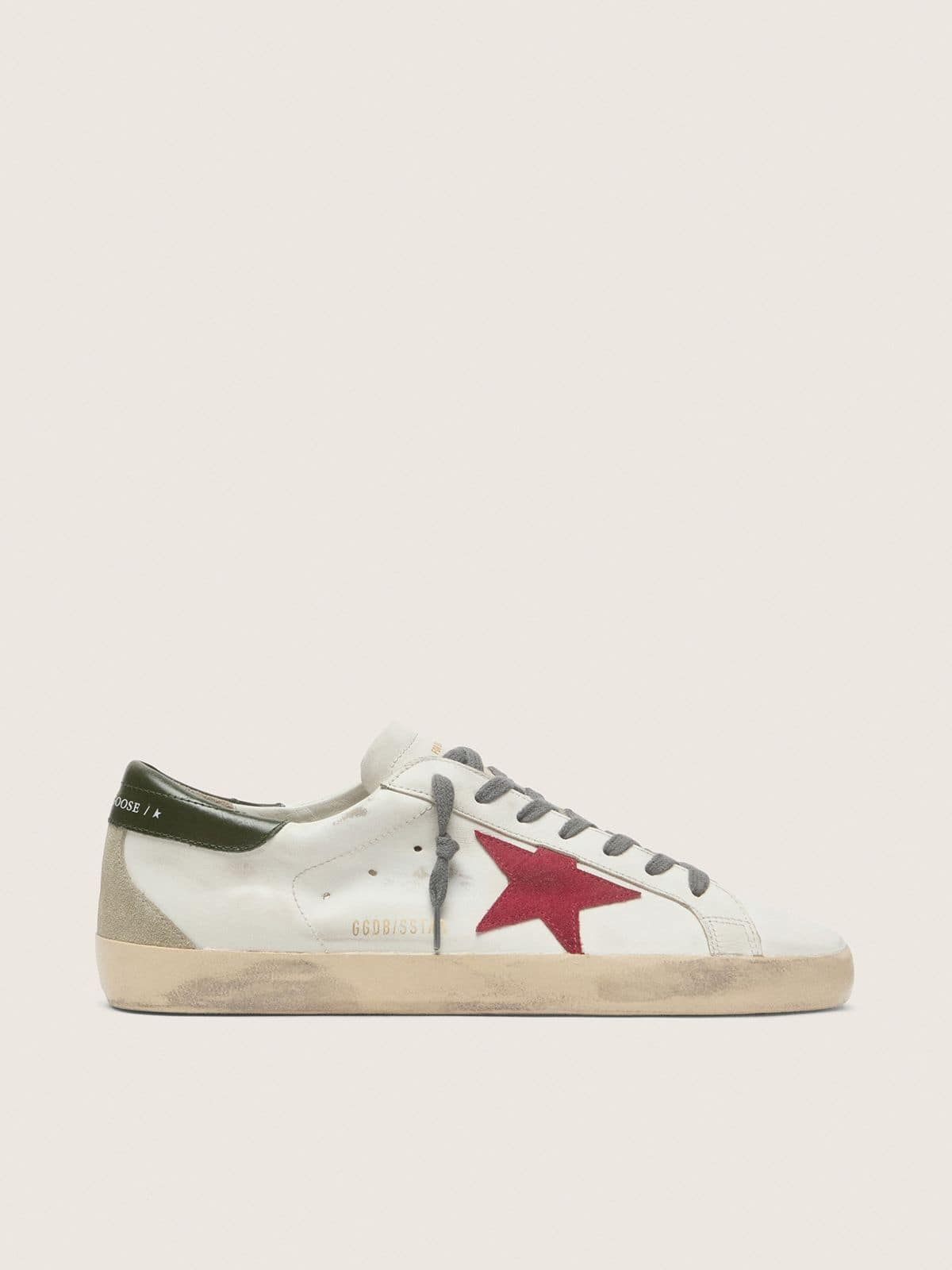Golden Goose Super-Star Uomo con Stella in Suede Rosso e Talloncino in Pelle Verde