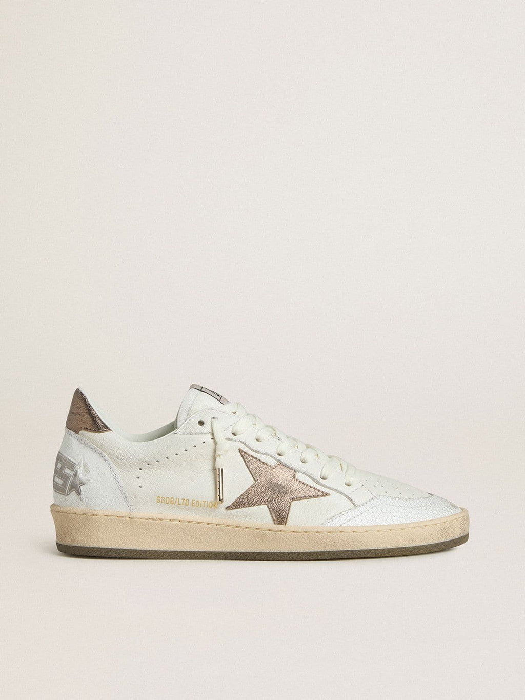 Golden Goose Ball Star Uomo in Nappa Bianca con Stella e Talloncino in Pelle Laminata Color Bronzo