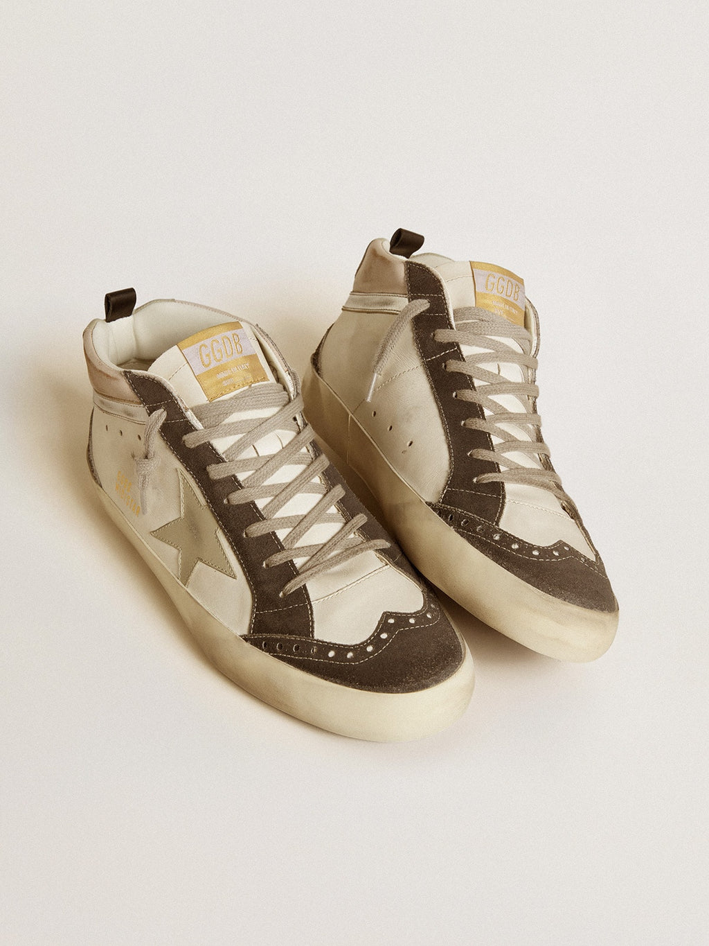 Golden Goose Mid Star con Stella in Pelle Grigia e Virgola in Pelle Laminata Argento