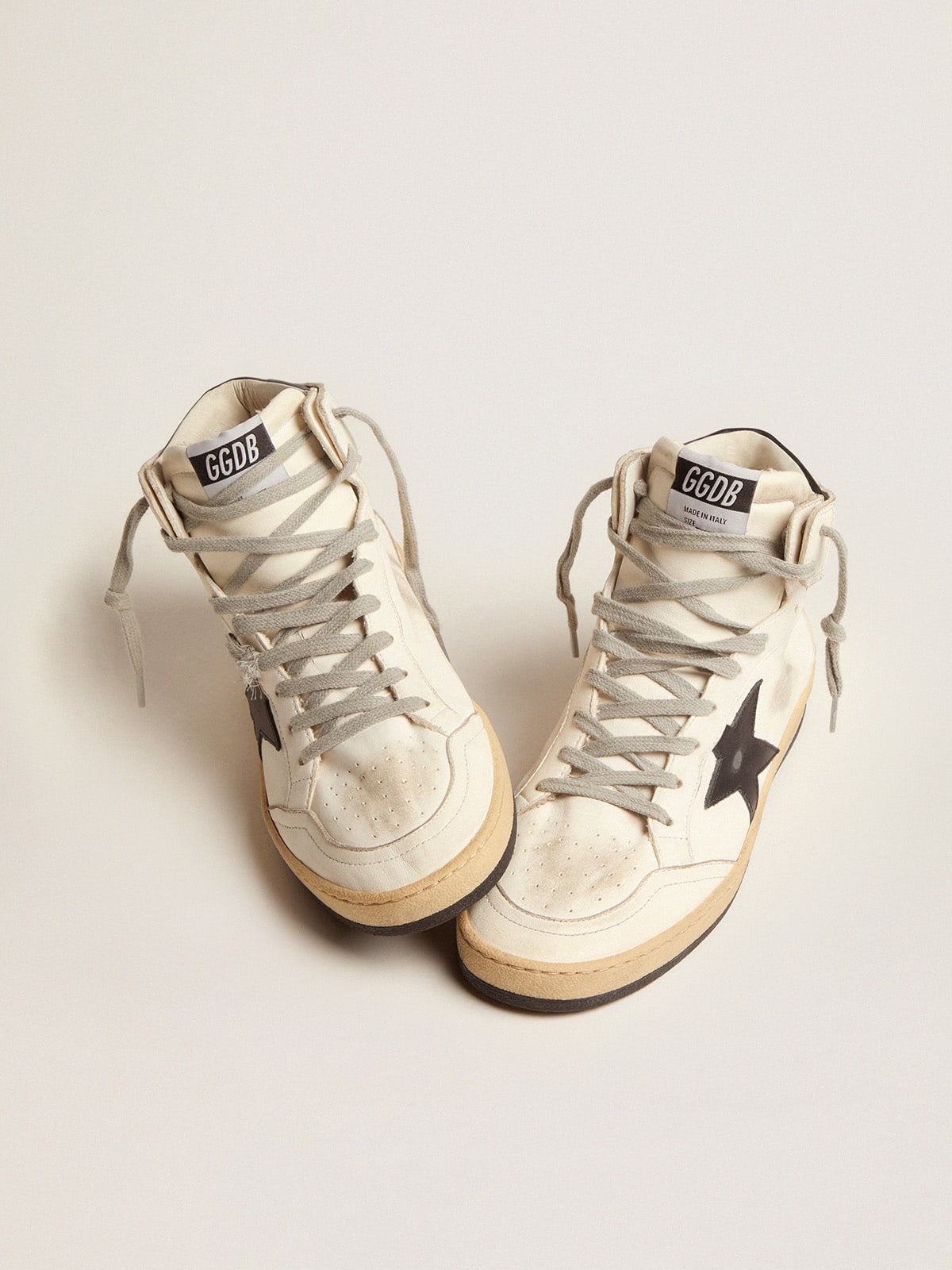 Golden Goose Sky Star in Pelle Bianca con Stella in Pelle Nera