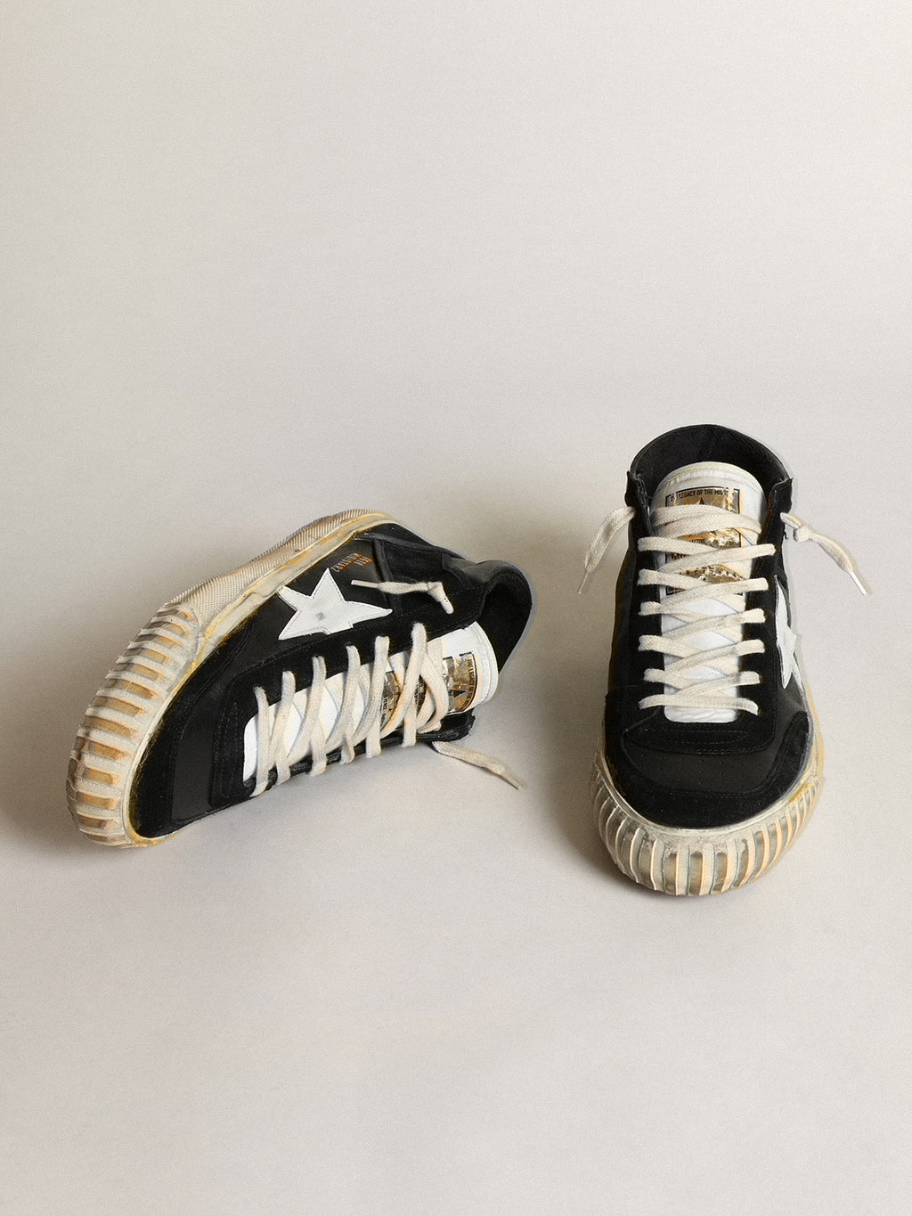 Golden Goose Mid Star Uomo in Nappa e Suede Neri con Stella in Pelle Bianca