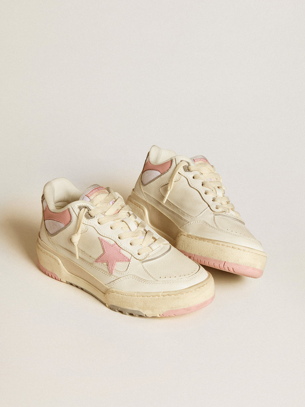 Golden Goose Forty2 Uomo con Stella Rosa e Talloncino in Pelle Bianca