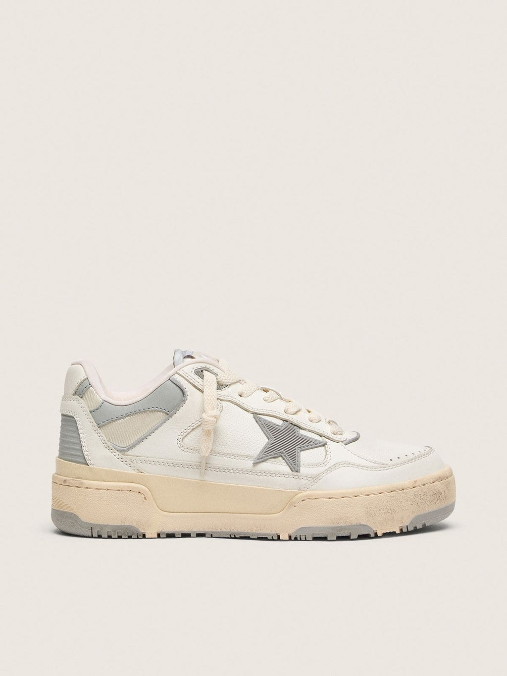 Golden Goose Forty2 Uomo con Stella Grigia e Talloncino in Pelle Bianca