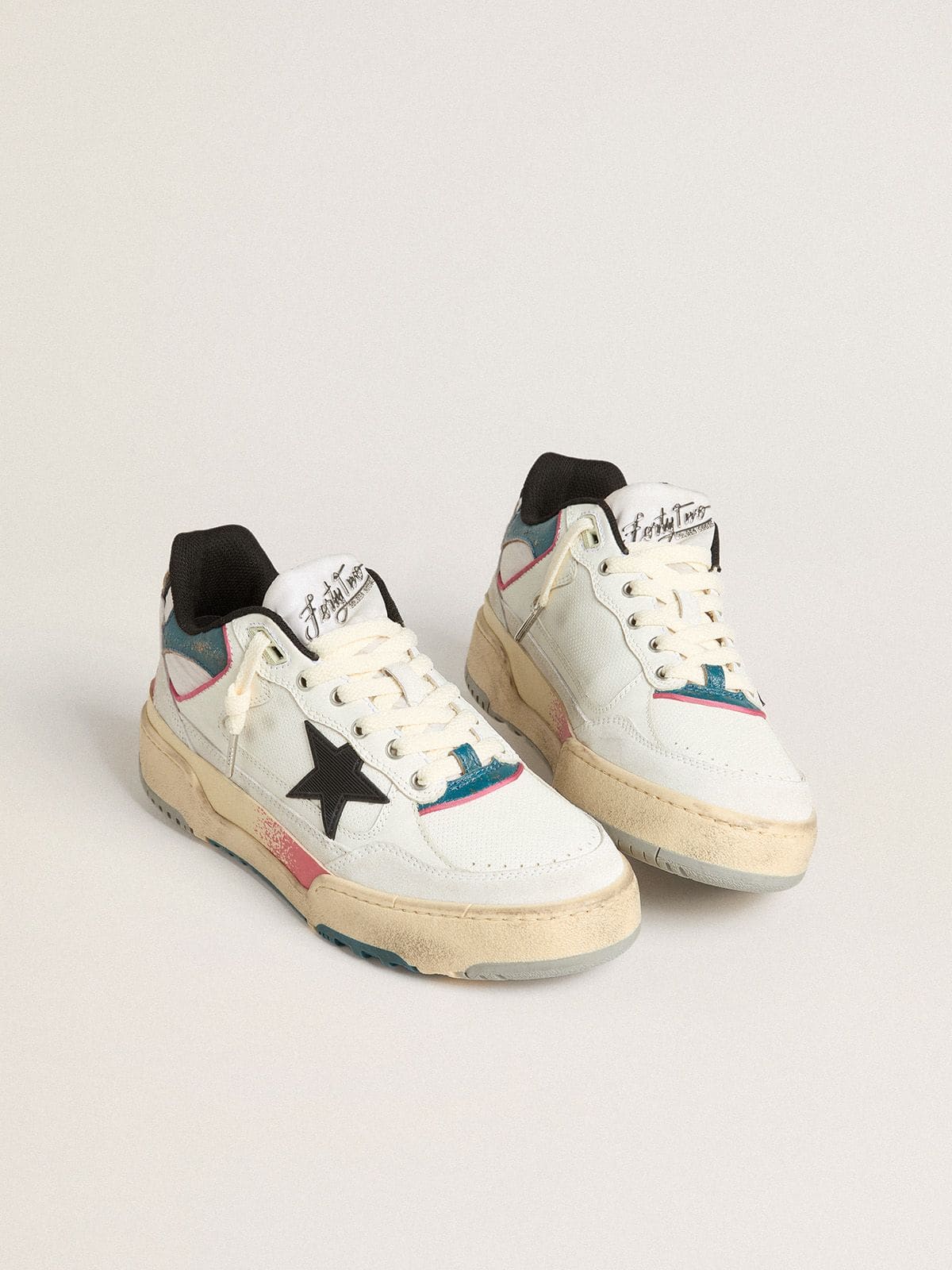 Golden Goose Forty2 Uomo con Stella Nera e Talloncino in Pelle Laminata Argento