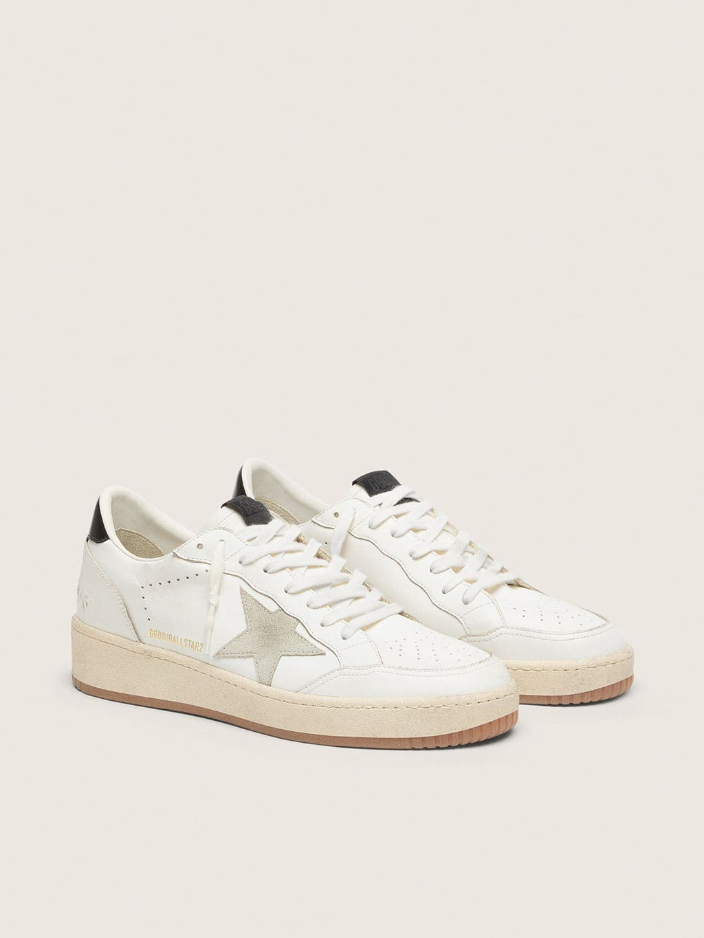 Golden Goose Ball Star con Stella in Suede Ghiaccio e Talloncino in Pelle Lucida Nera
