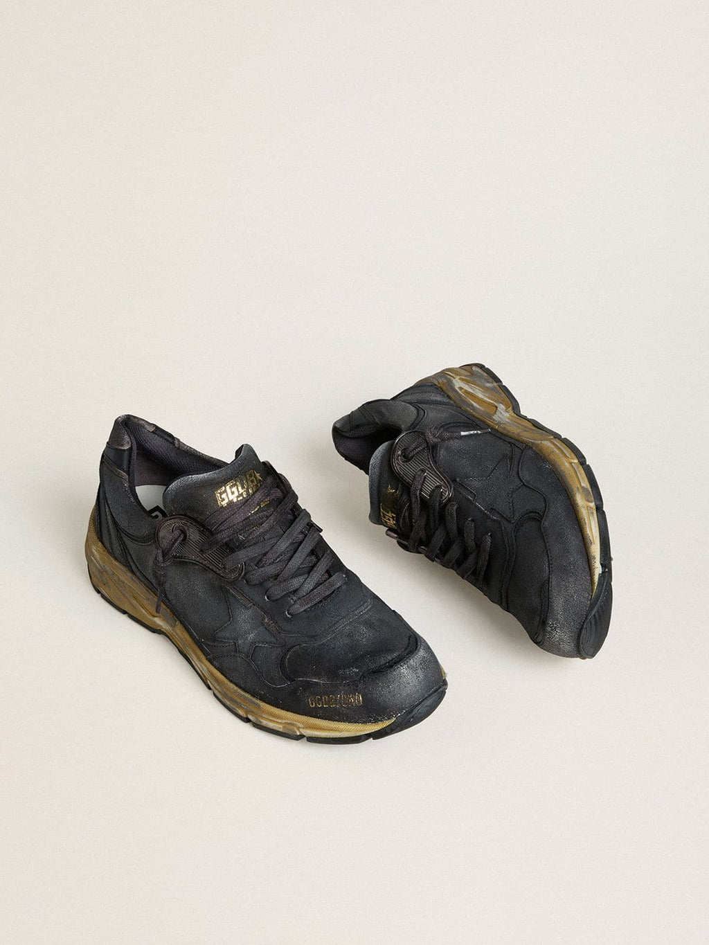 Golden Goose Dad Star Uomo in Pelle Crackl  e Naplak Neri con Stella e Talloncino Neri