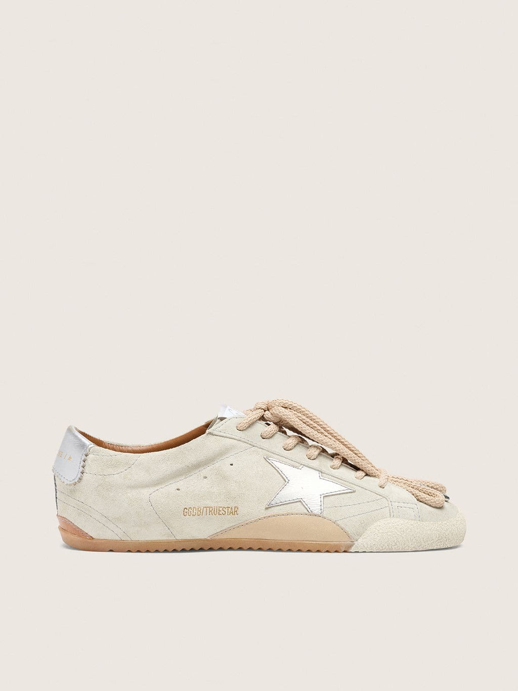 Golden Goose True-Star Uomo in Suede Grigio Chiaro con Stella e Talloncino Laminati Argento