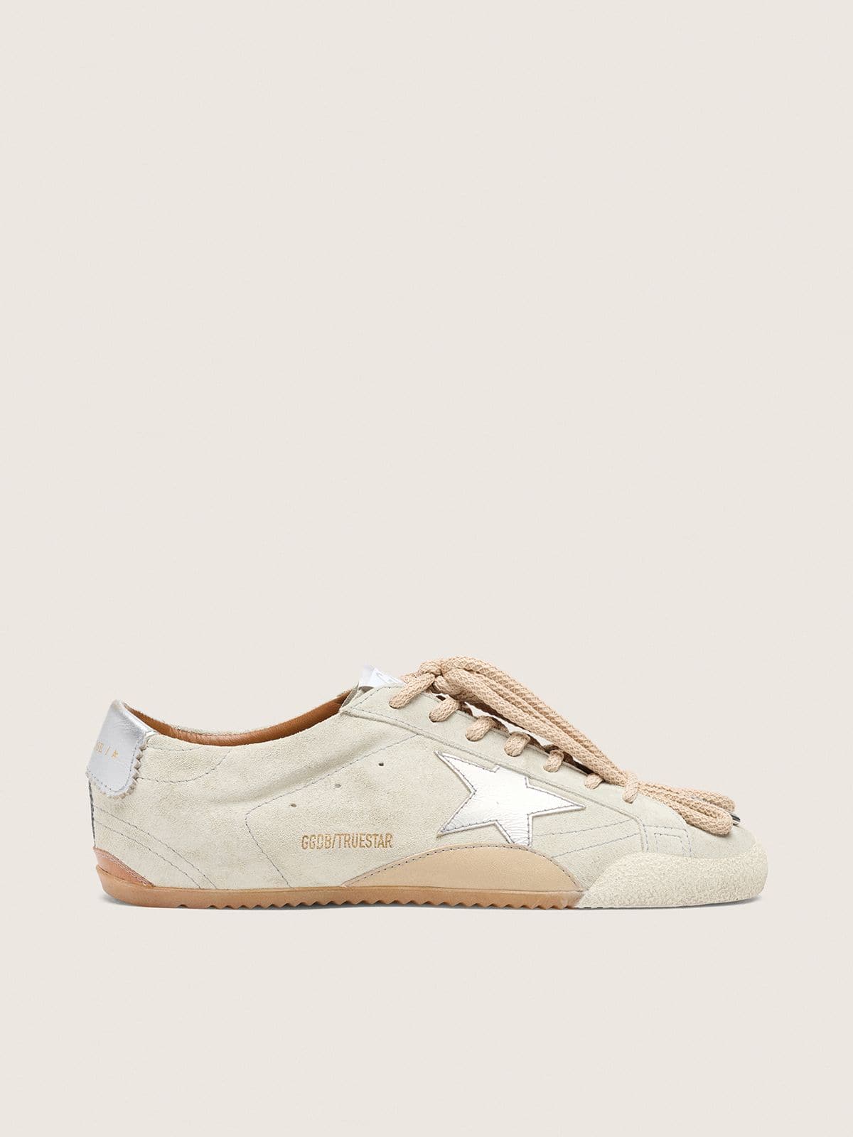 Golden Goose True-Star Uomo in Suede Grigio Chiaro con Stella e Talloncino Laminati Argento