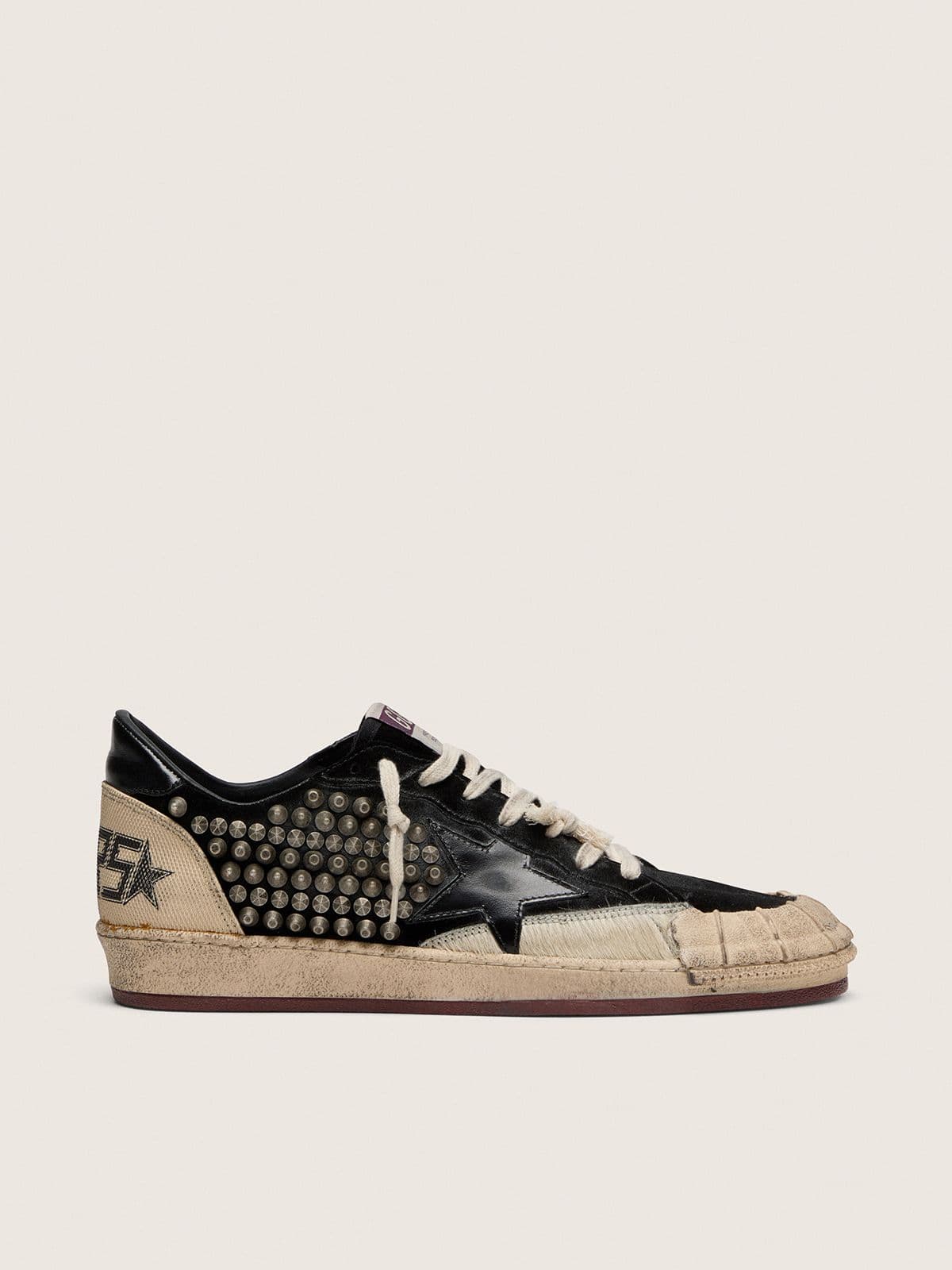 Golden Goose Ball Star Uomo Lab in Suede Nero con Borchie e Stella in Pelle Lucida Nera