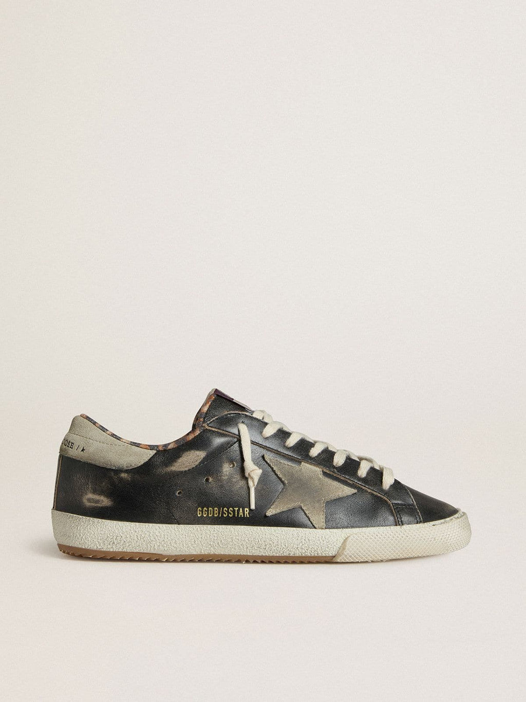 Golden Goose Super-Star Uomo in Pelle Nera con Stella e Talloncino in Suede Grigio