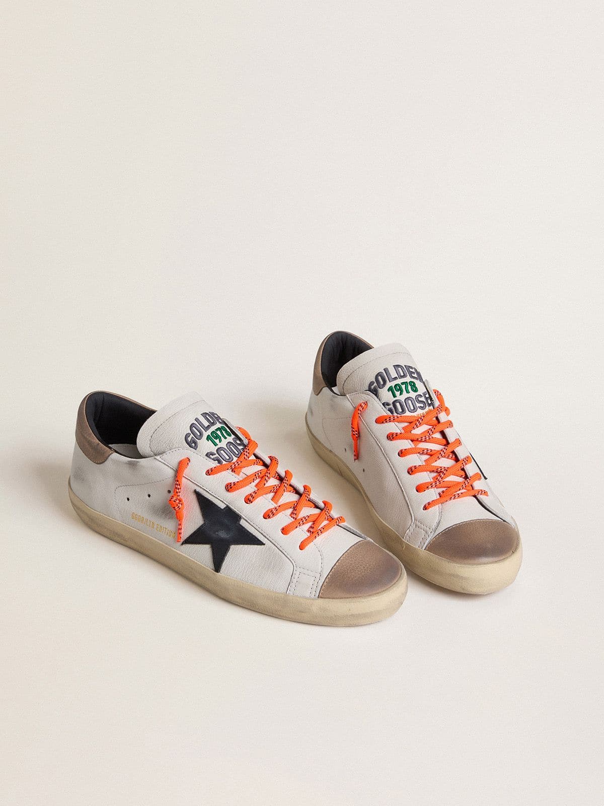 Golden Goose Super-Star Uomo Ltd in Pelle con Stella in Pelle Nera e Talloncino in Pelle Beige