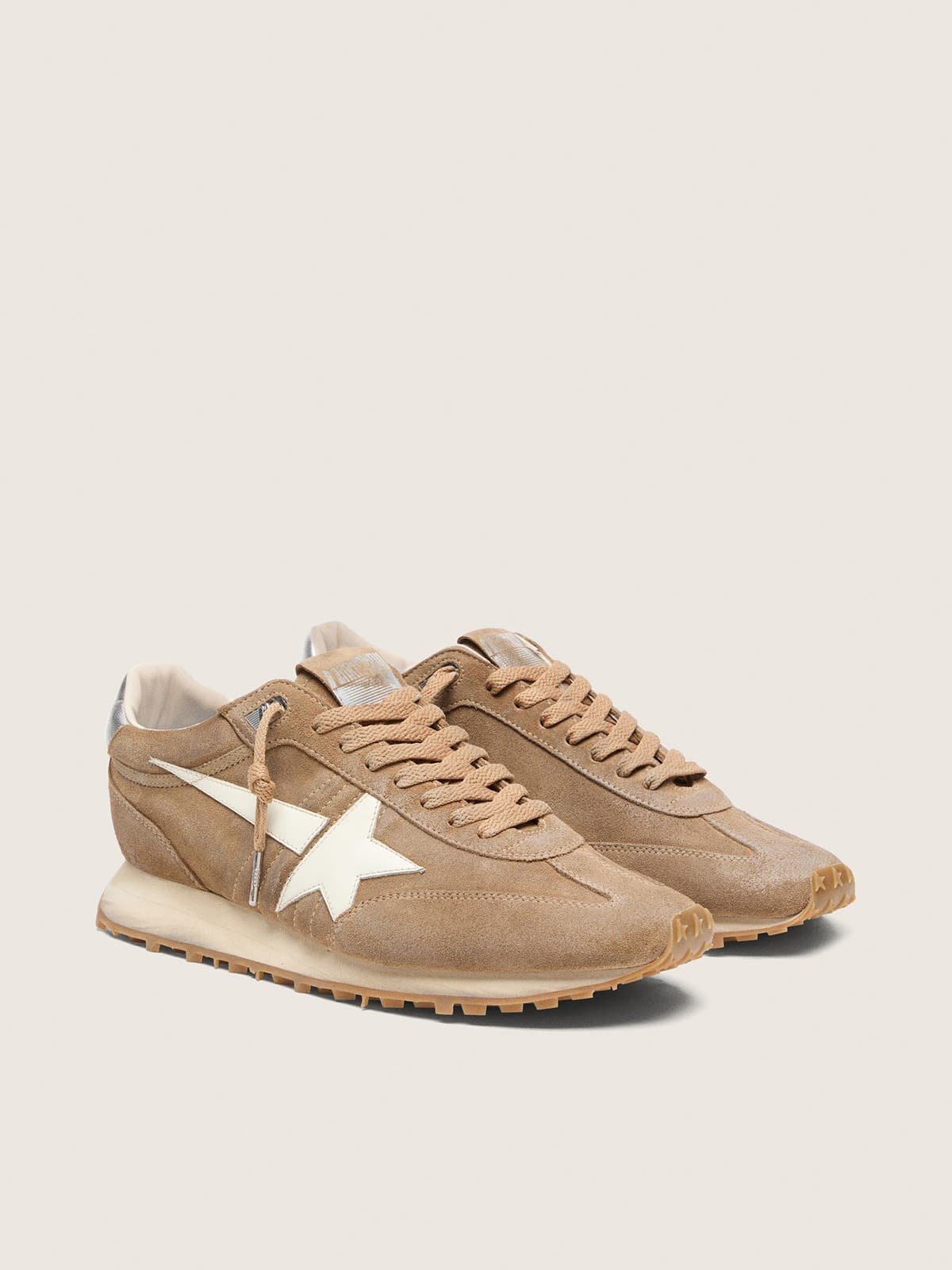 Golden Goose Marathon Uomo in Suede Tabacco con Stella Bianca