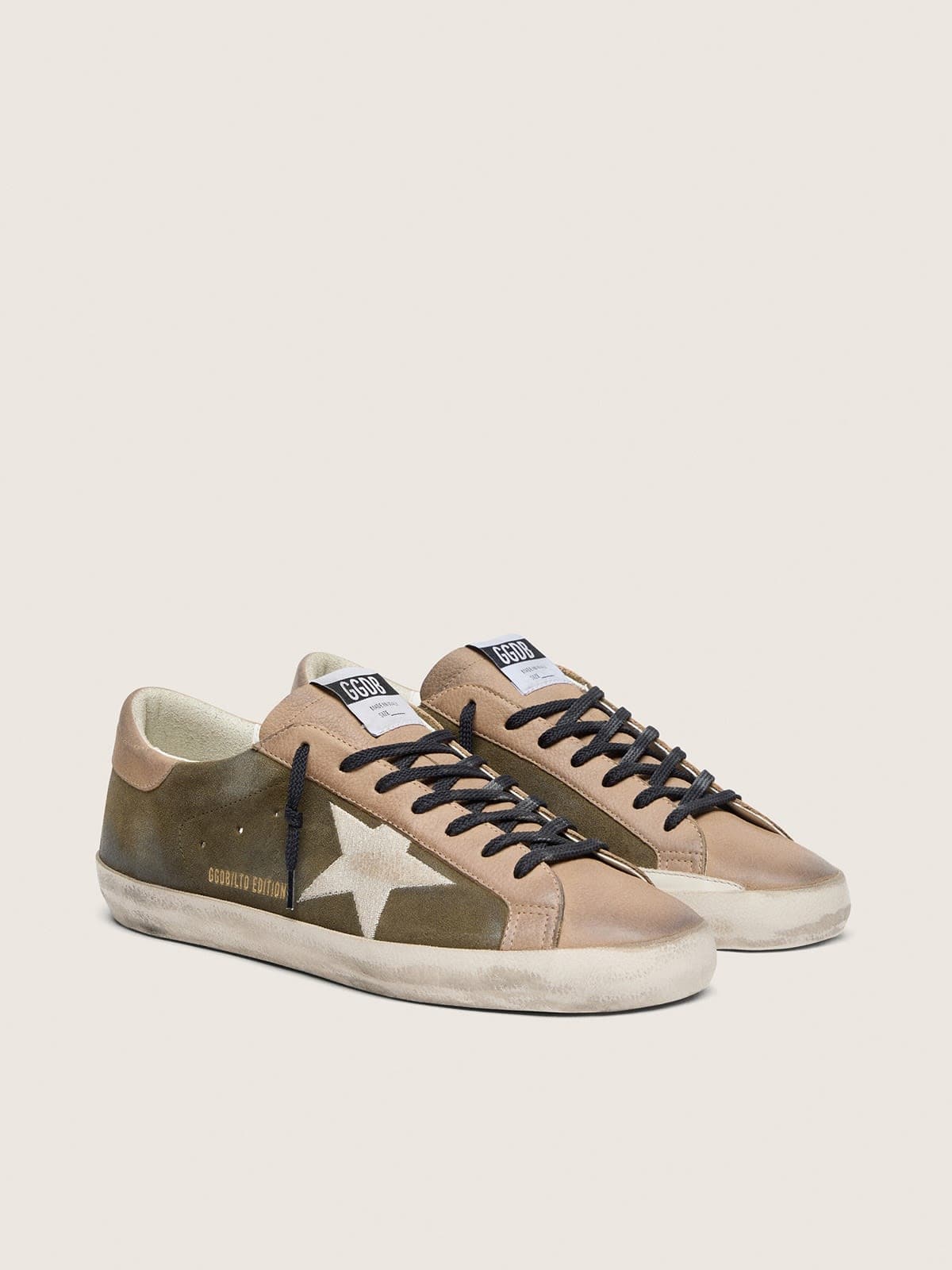 Golden Goose Super-Star Ltd Uomo in Suede Verde Oliva con Stella Ricamata in Color Crema