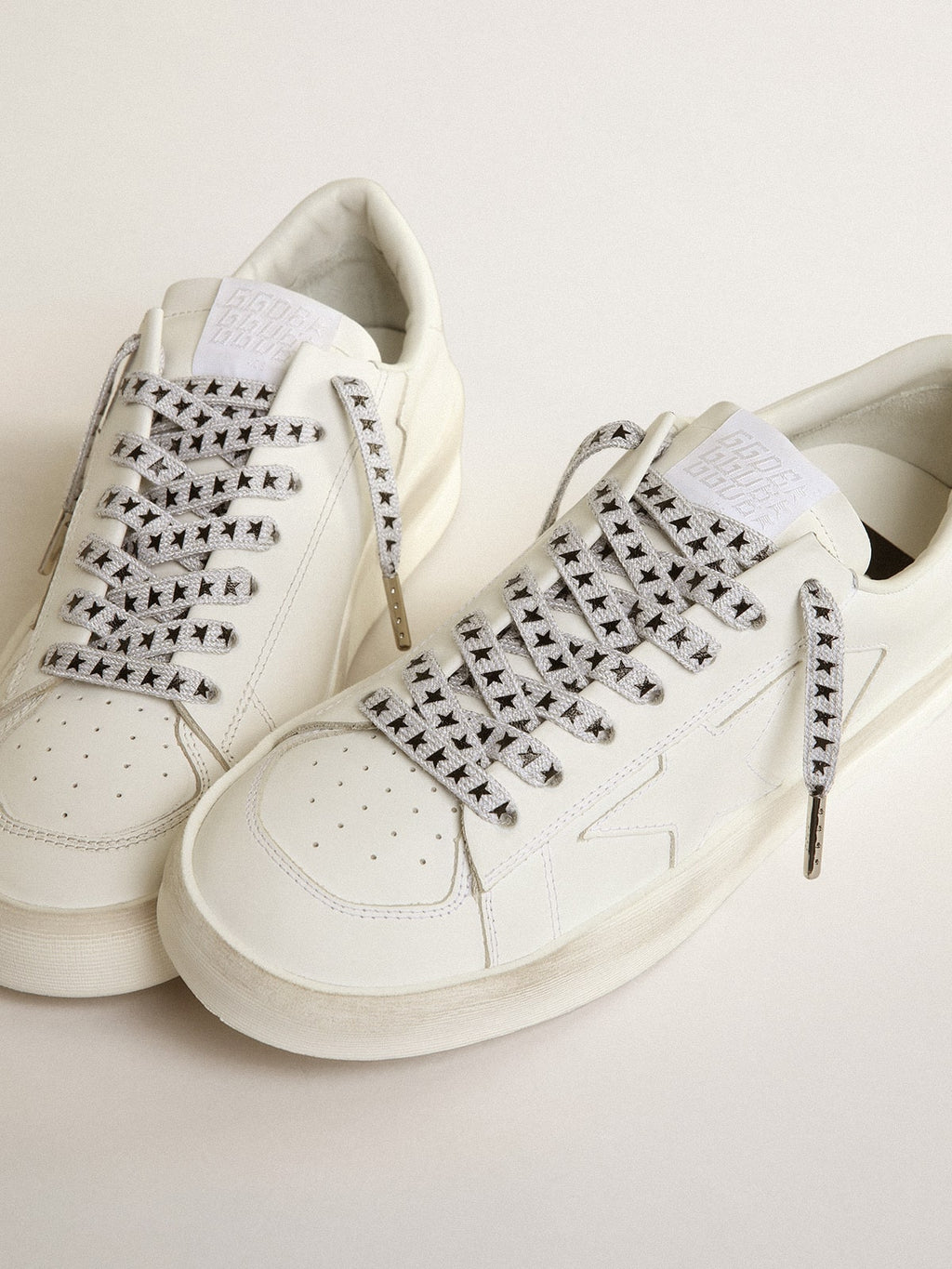 Golden Goose Lacci in cotone grigio ghiaccio con stelline nere a contrasto