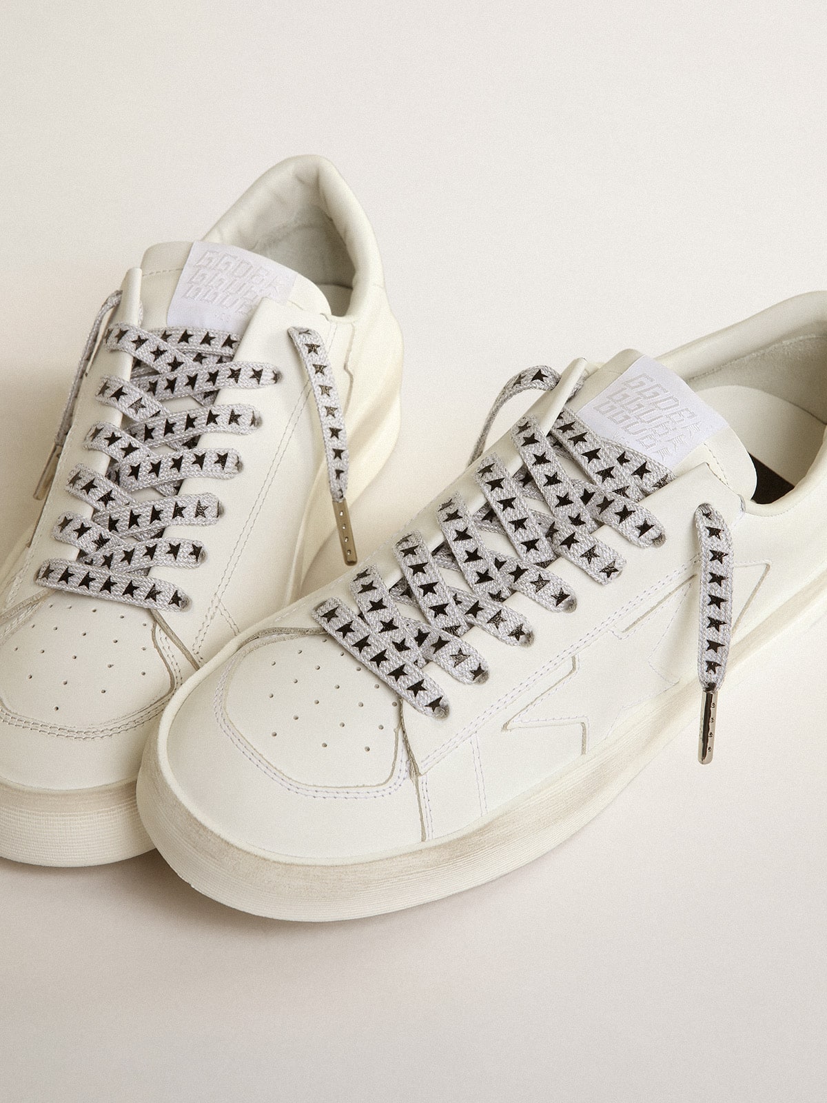 Golden Goose Lacci in cotone grigio ghiaccio con stelline nere a contrasto