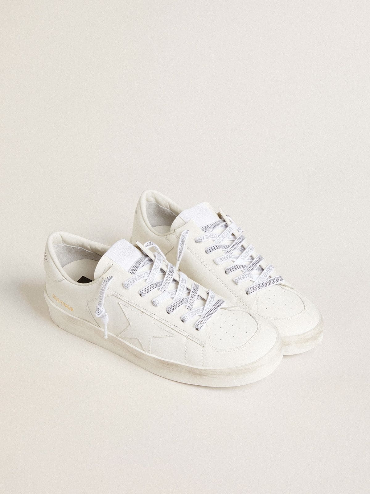 Golden Goose Lacci Swarovski con logo color grigio a contrasto