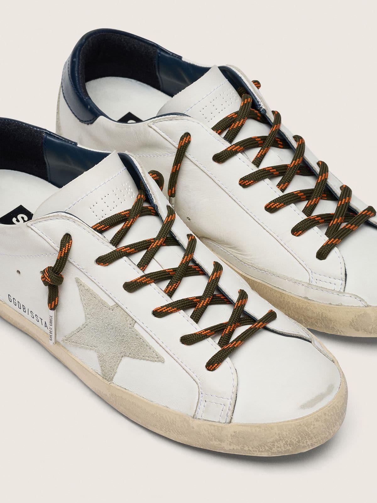 Golden Goose Laccio trekking verde militare con dettagli arancioni