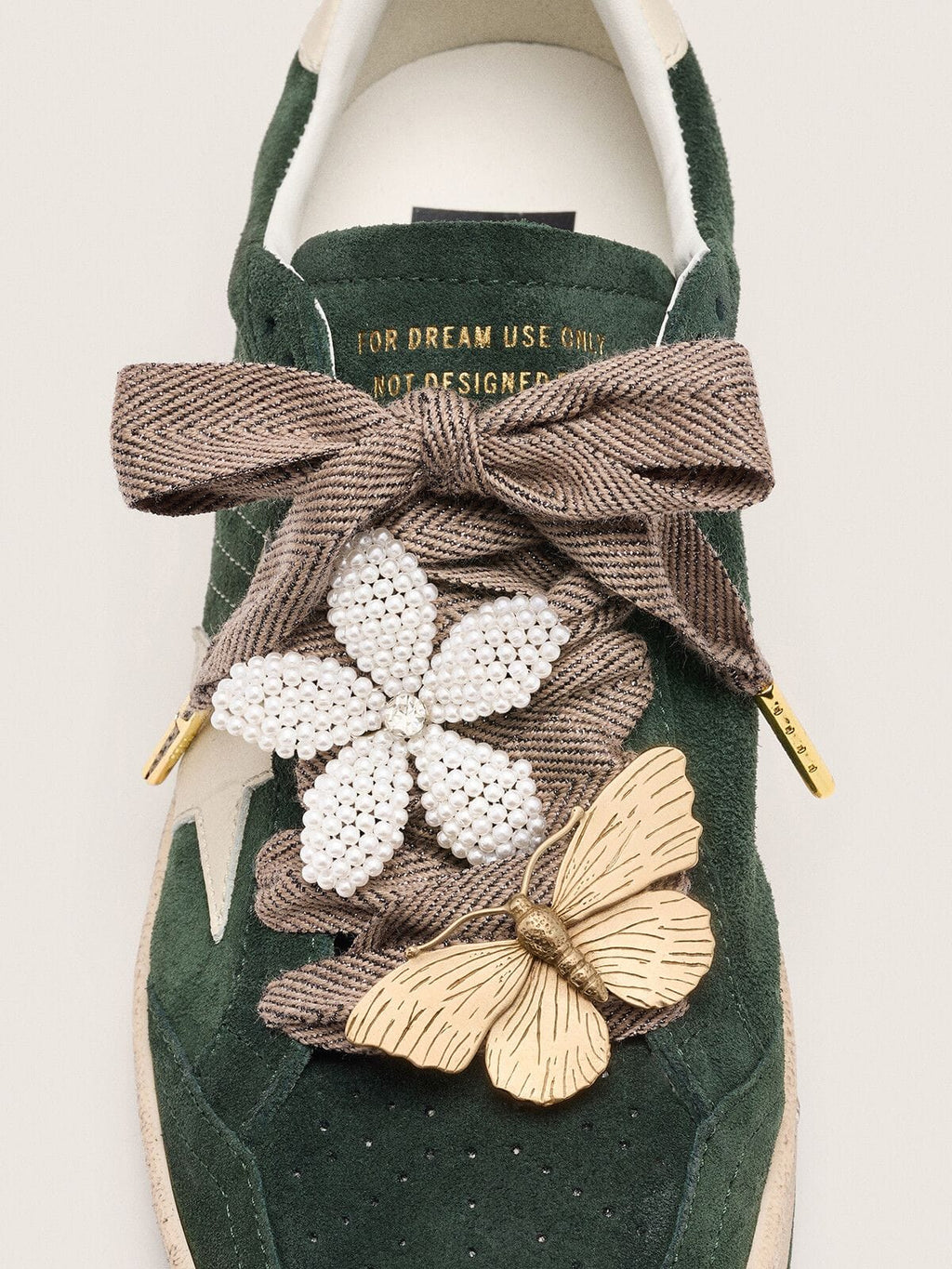 Golden Goose Skins "Sparkling" laccio spigato marrone, nero e argento con due charm applicati