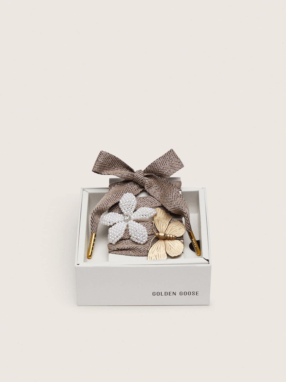 Golden Goose Skins "Sparkling" laccio spigato marrone, nero e argento con due charm applicati