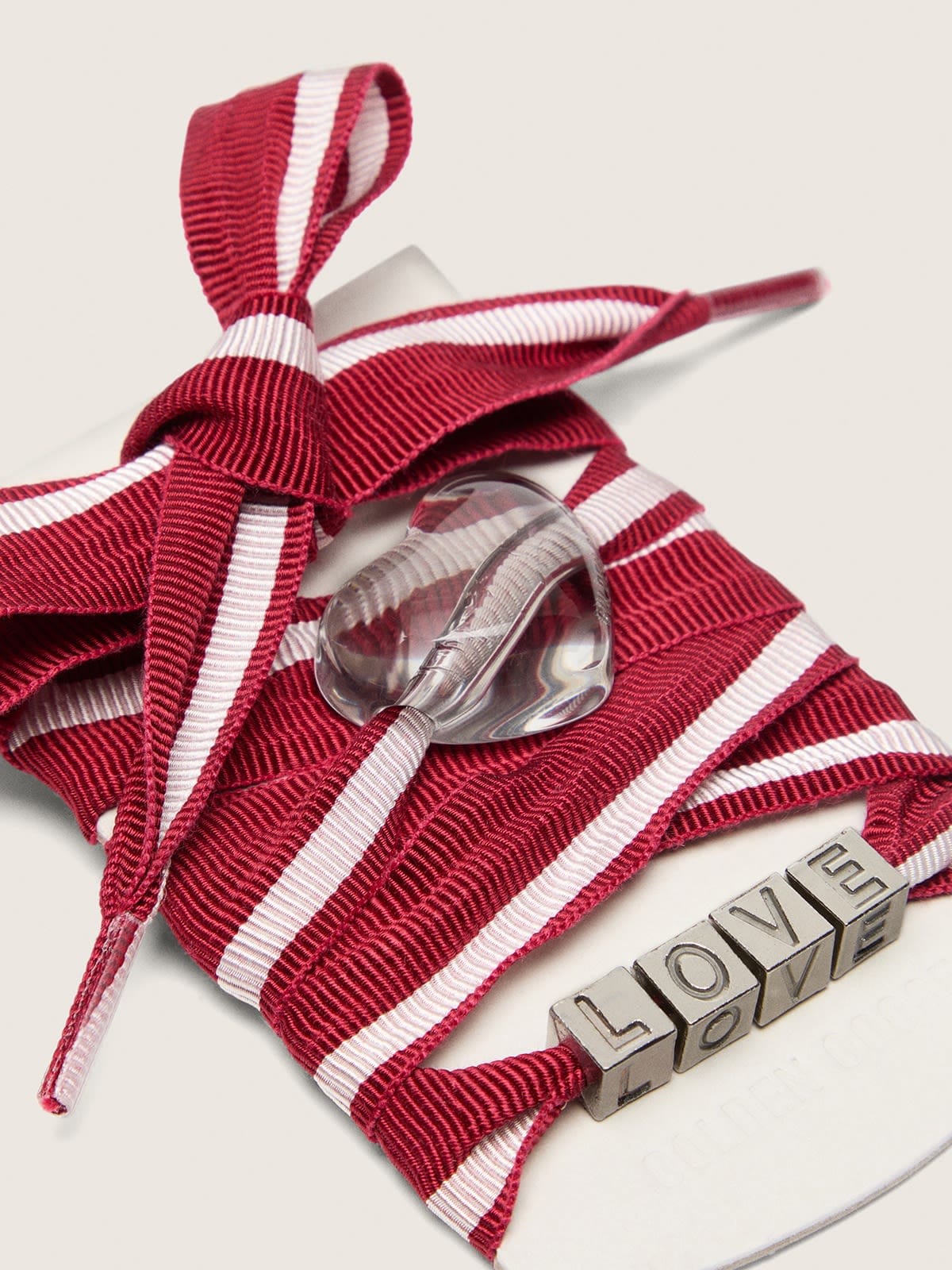 Golden Goose Skins laccio a righe bianche e rosse con charm applicati