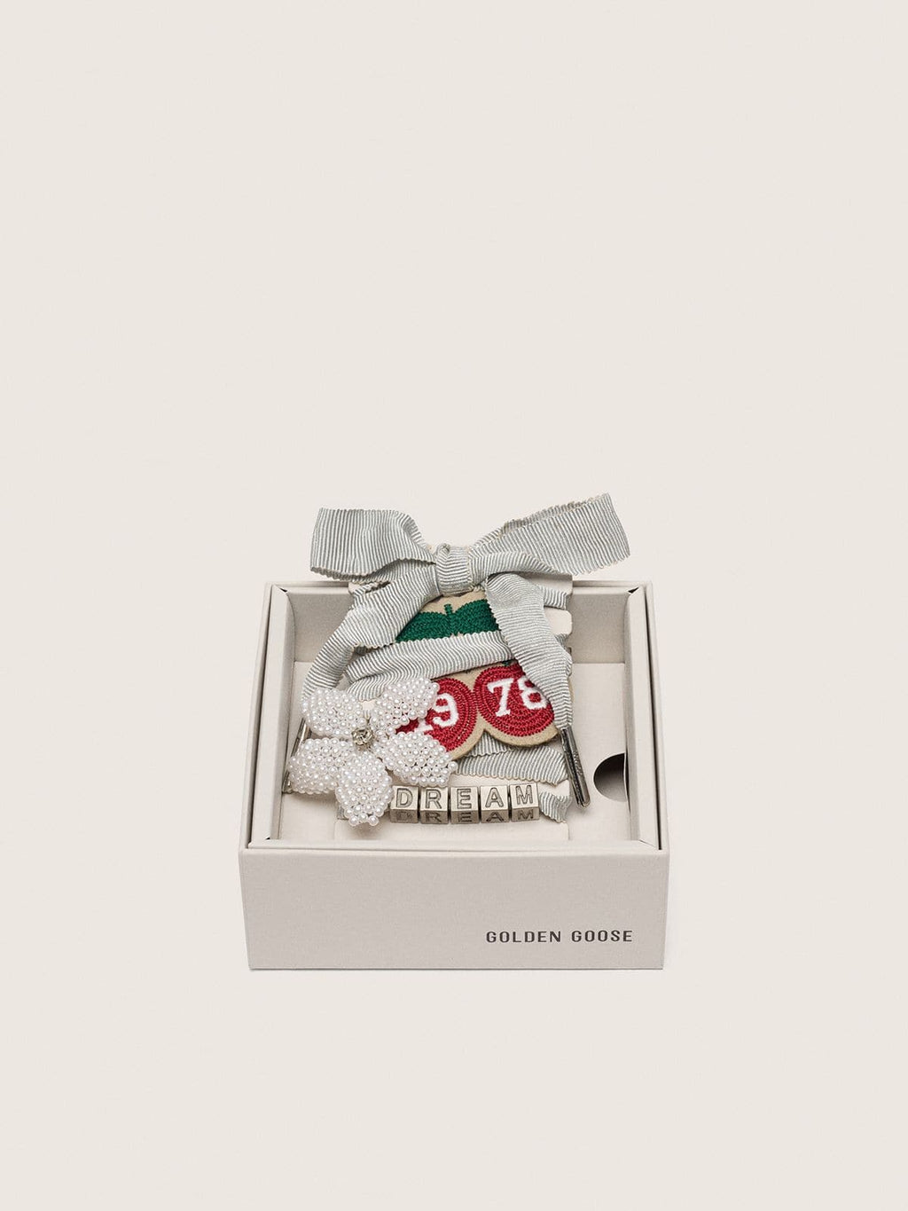 Golden Goose Skins laccio argento con charm e applicazioni