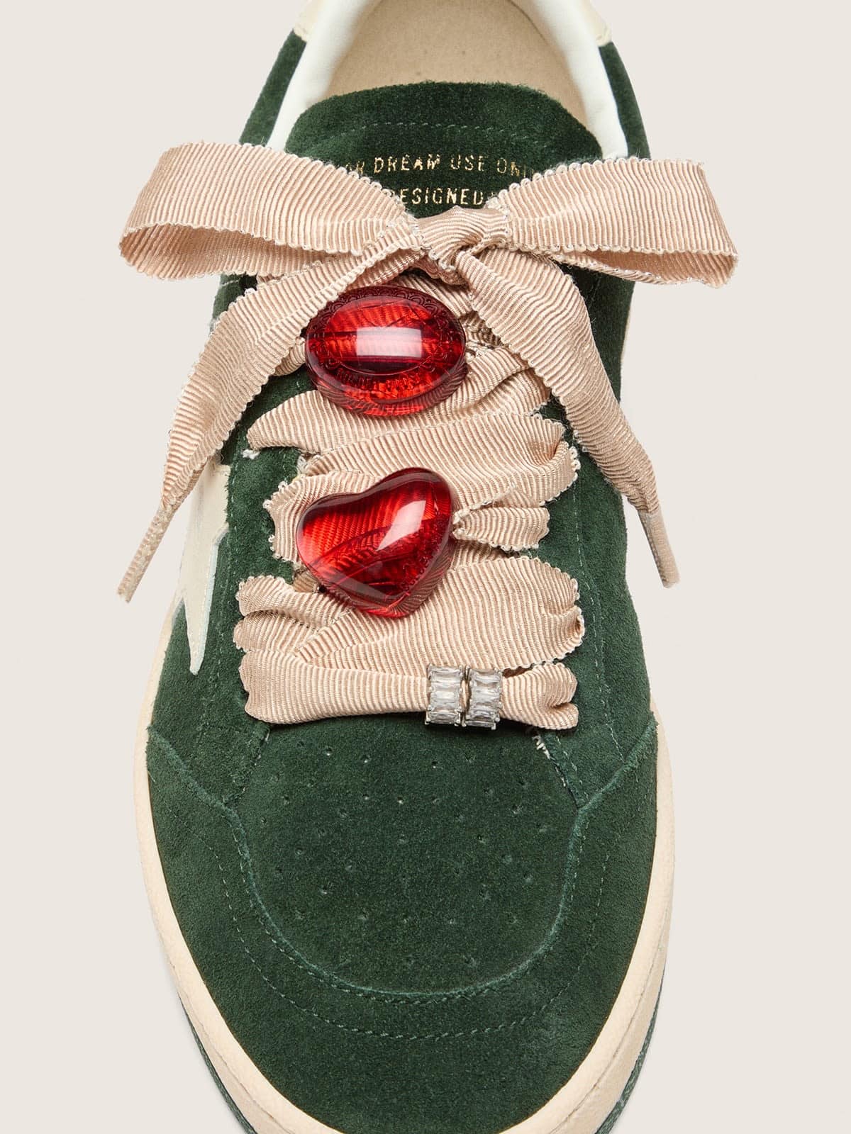Golden Goose Skins CNY laccio oro con charms rossi e cristalli