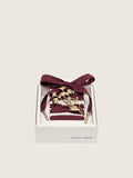 Golden Goose Skins CNY laccio in lana bordeaux con spilla fiori dorata