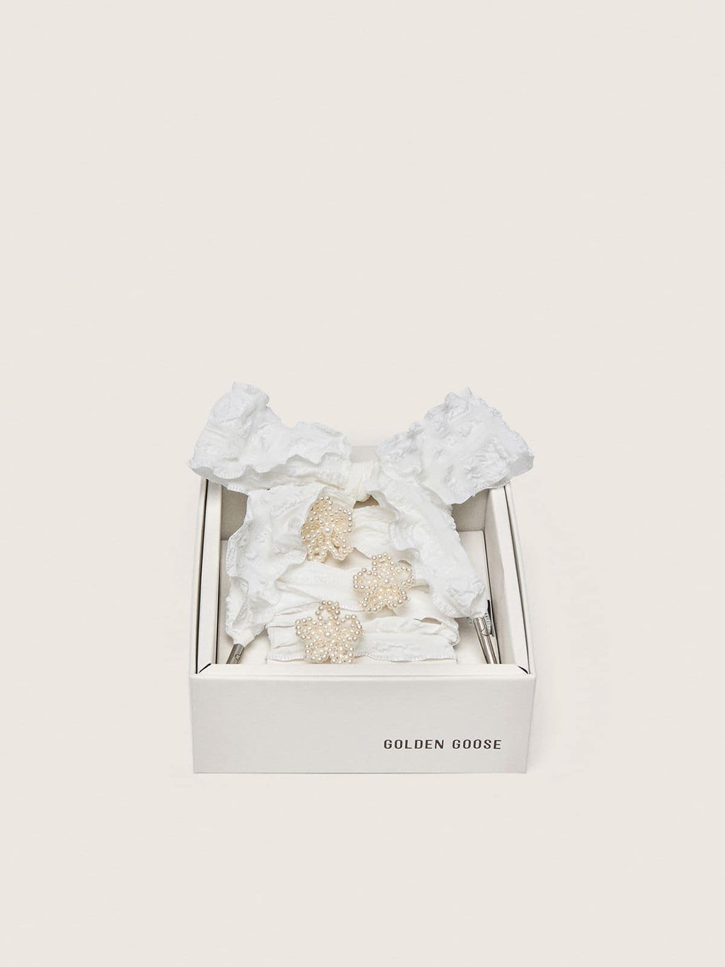 Golden Goose Skins laccio bianco arricciato con applicazioni in perle a forma di fiore