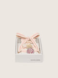 Golden Goose Skins laccio beige chiaro con intrecci rosa, spilla e applicazioni