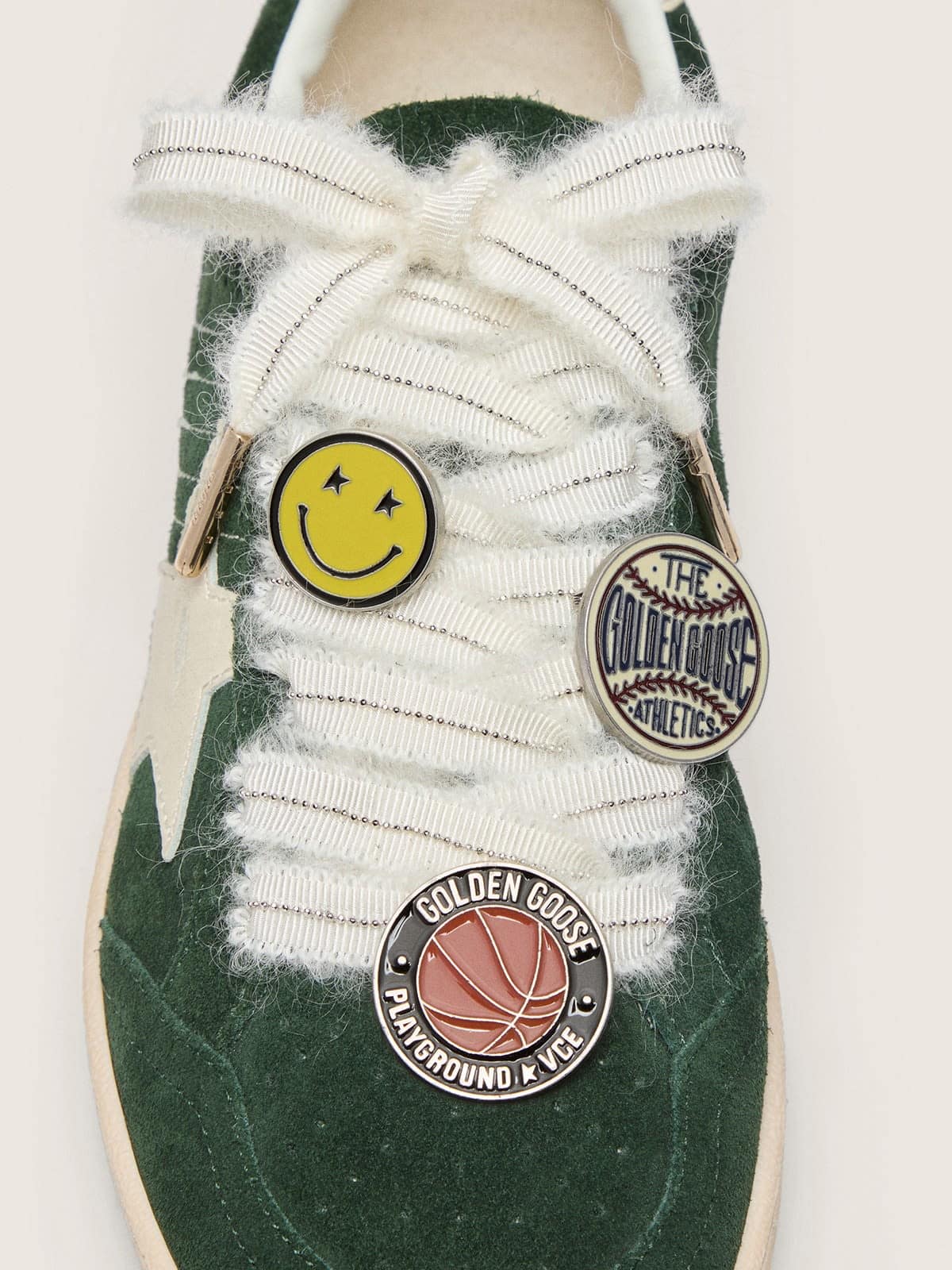 Golden Goose Skins laccio in mohair color crema con perline argento e tre spille applicate
