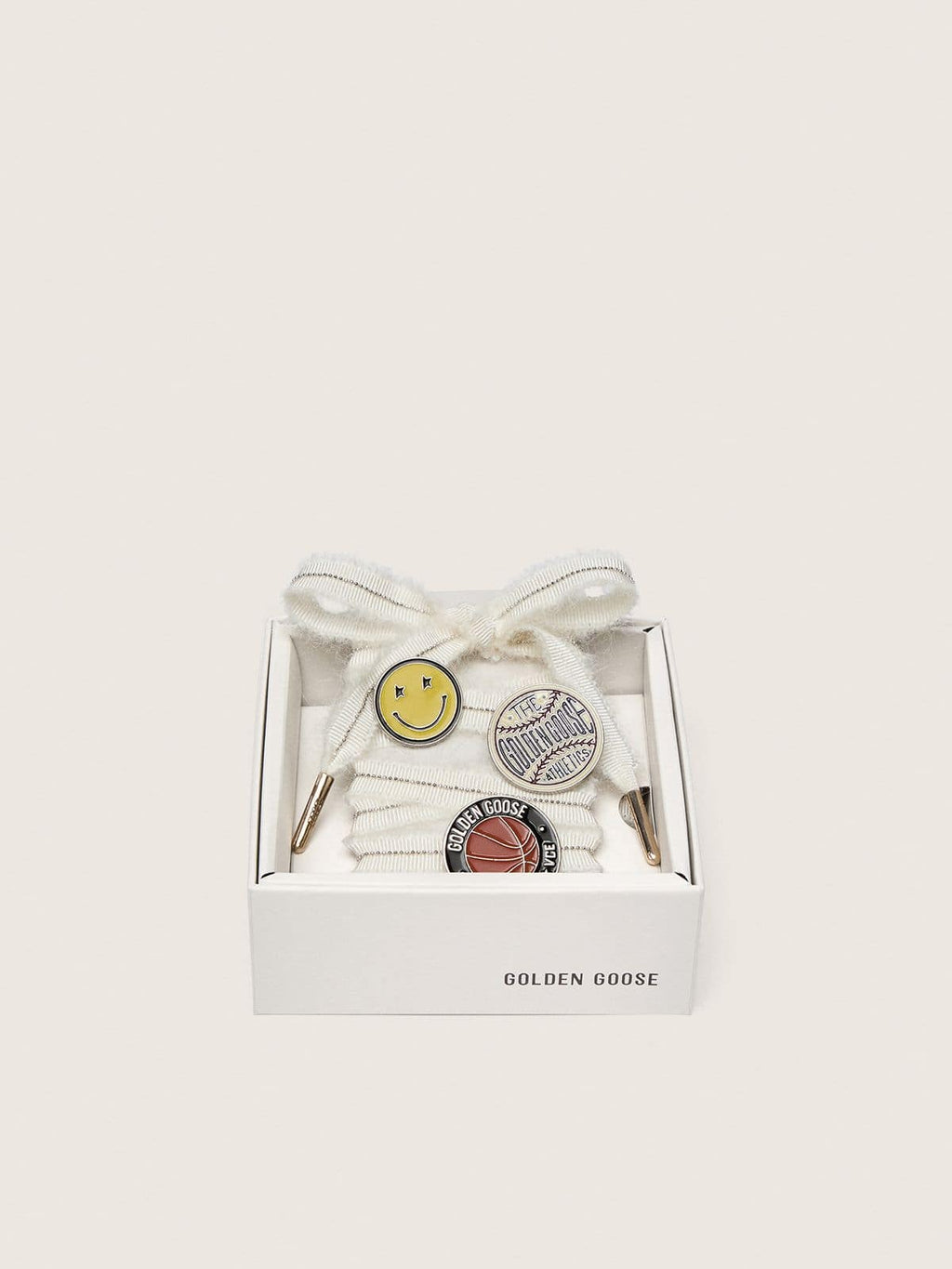 Golden Goose Skins laccio in mohair color crema con perline argento e tre spille applicate