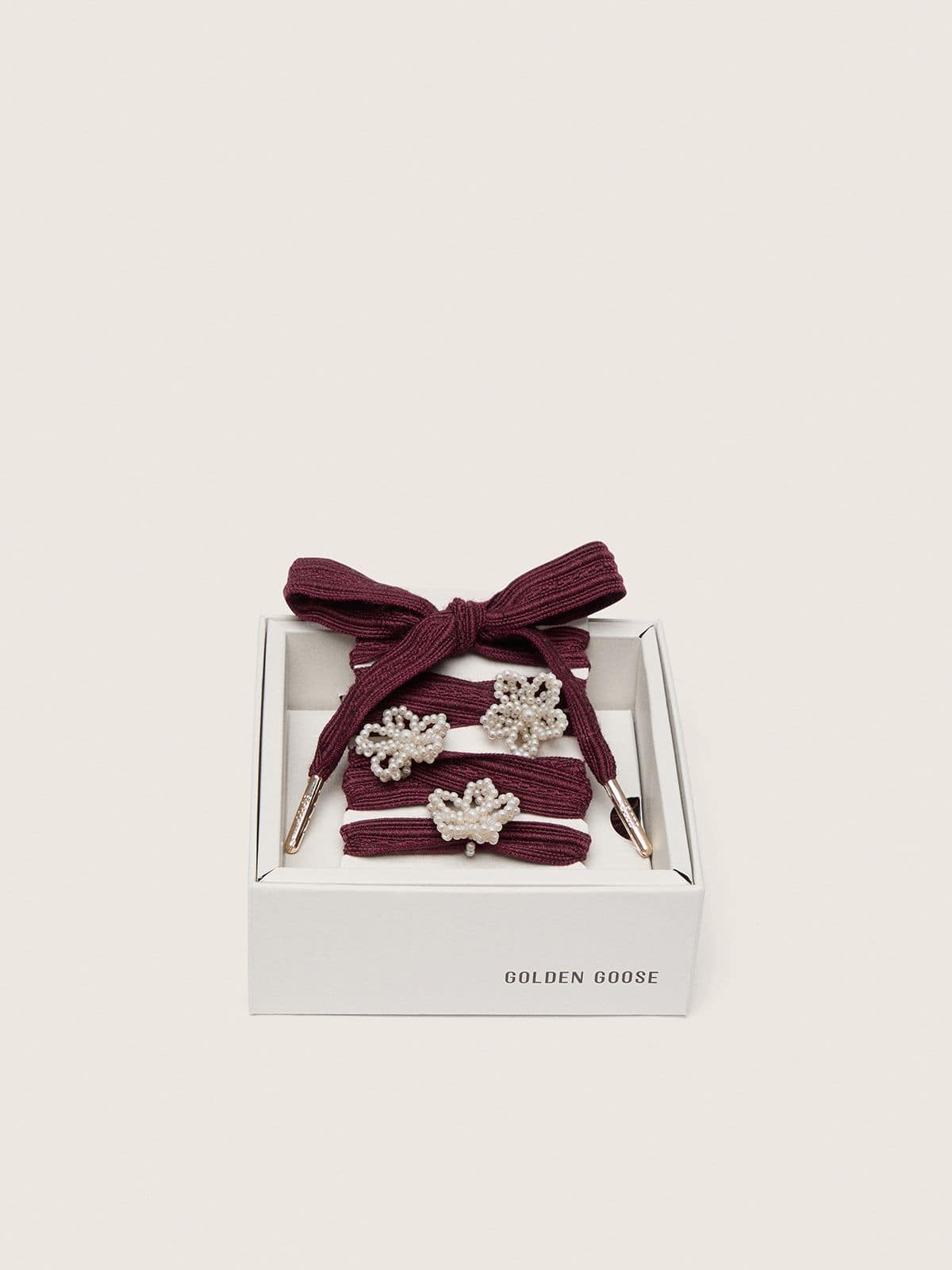 Golden Goose Skins in lana color bordeaux con tre applicazioni in perline a forma di fiore