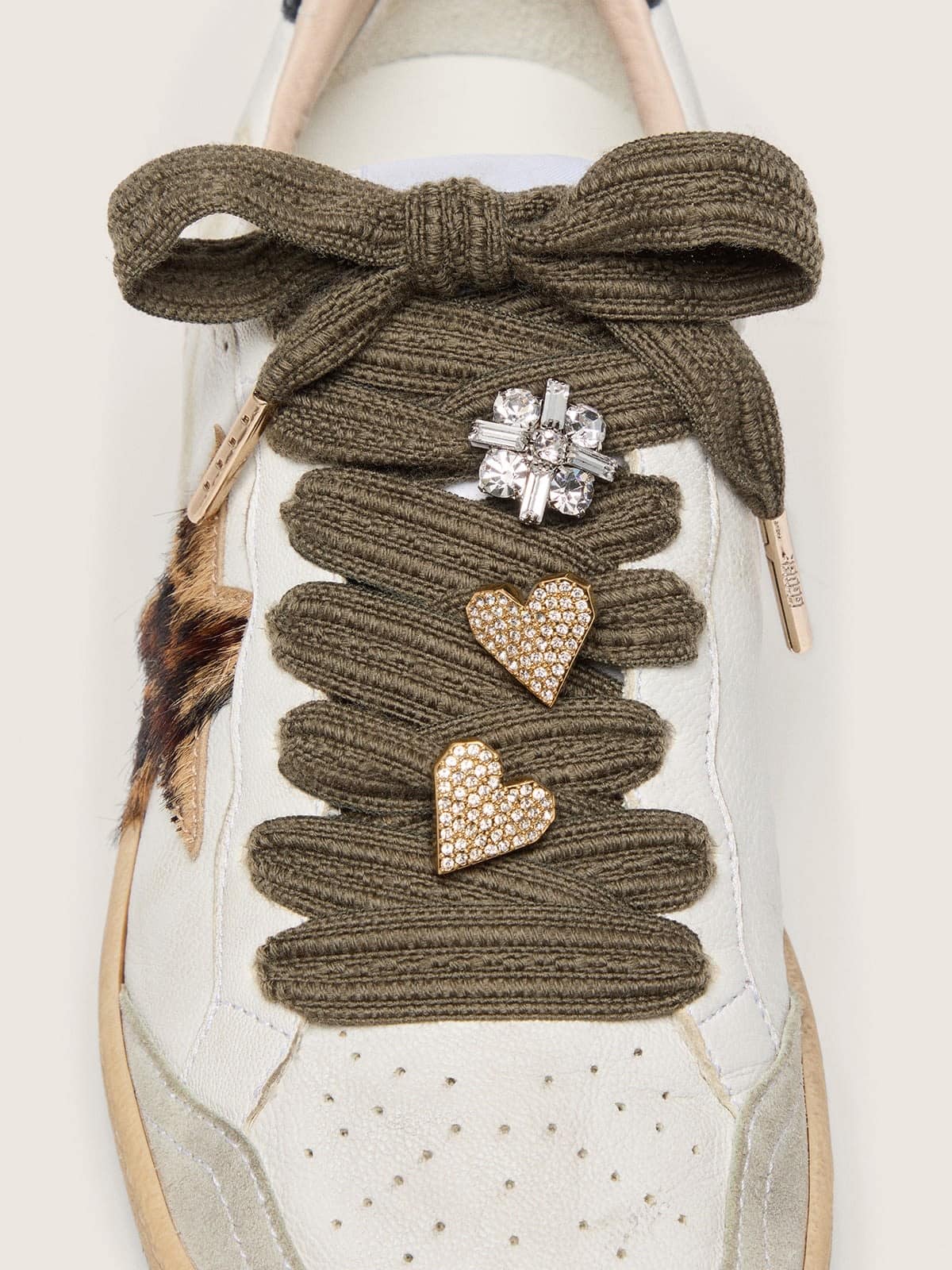 Golden Goose Skins in lana color verde salvia con tre applicazioni gioiello