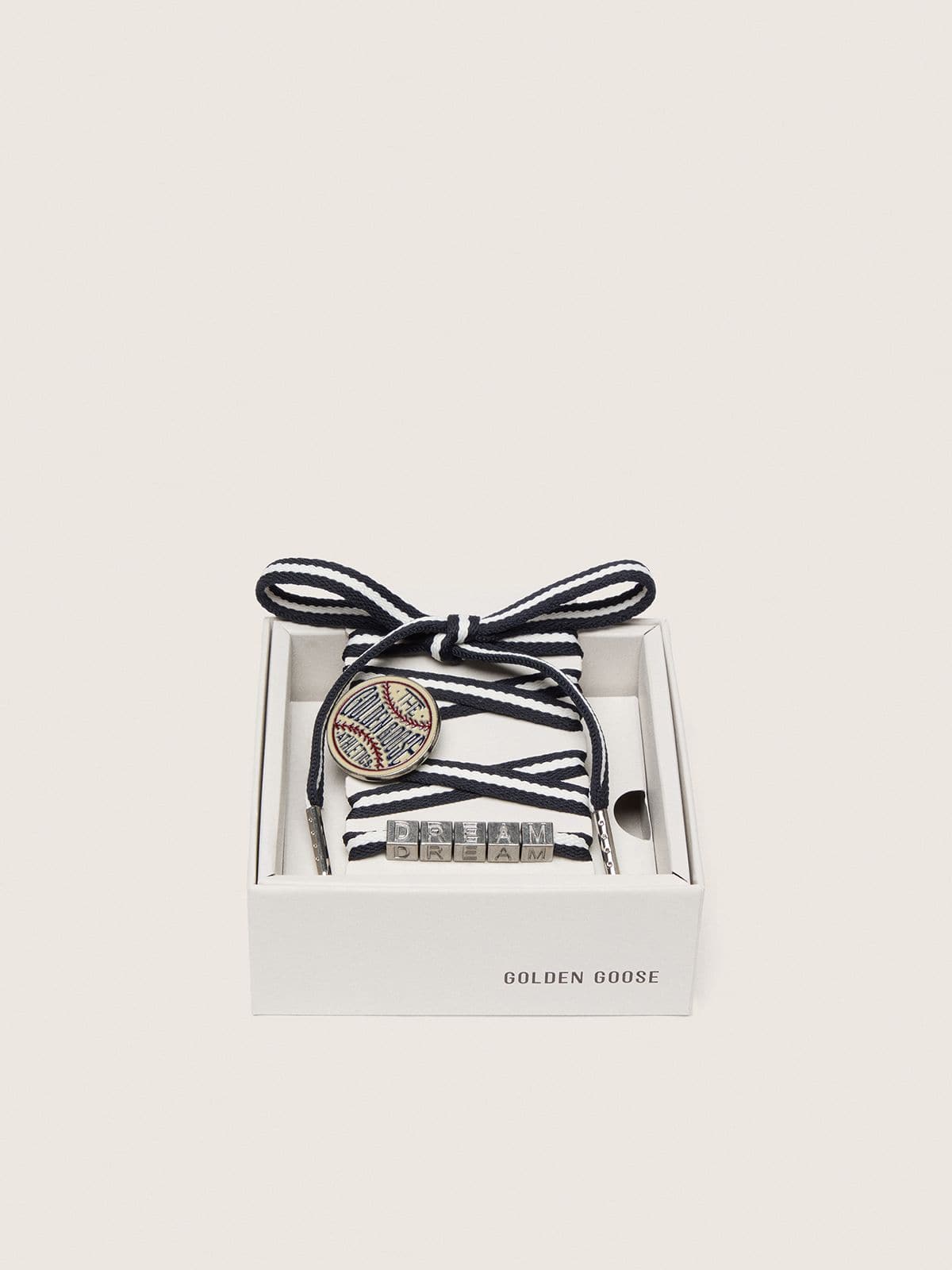 Golden Goose Skins a righe crema e blu scuro con spilla e applicazione argento
