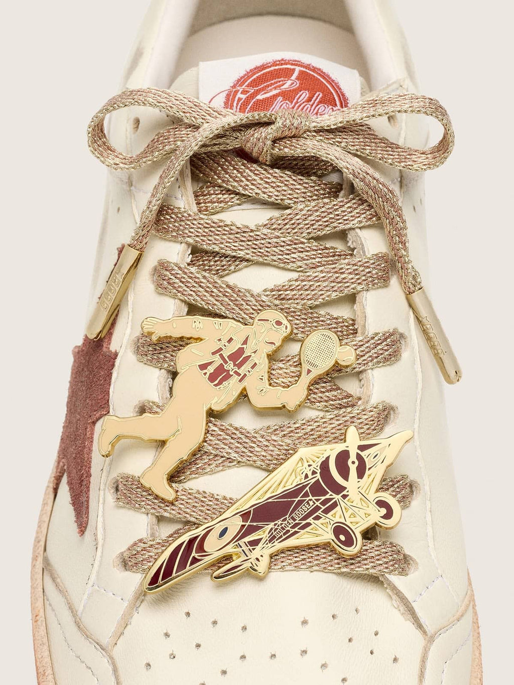 Golden Goose Skin laccio color terra rossa metallizzato con due spille