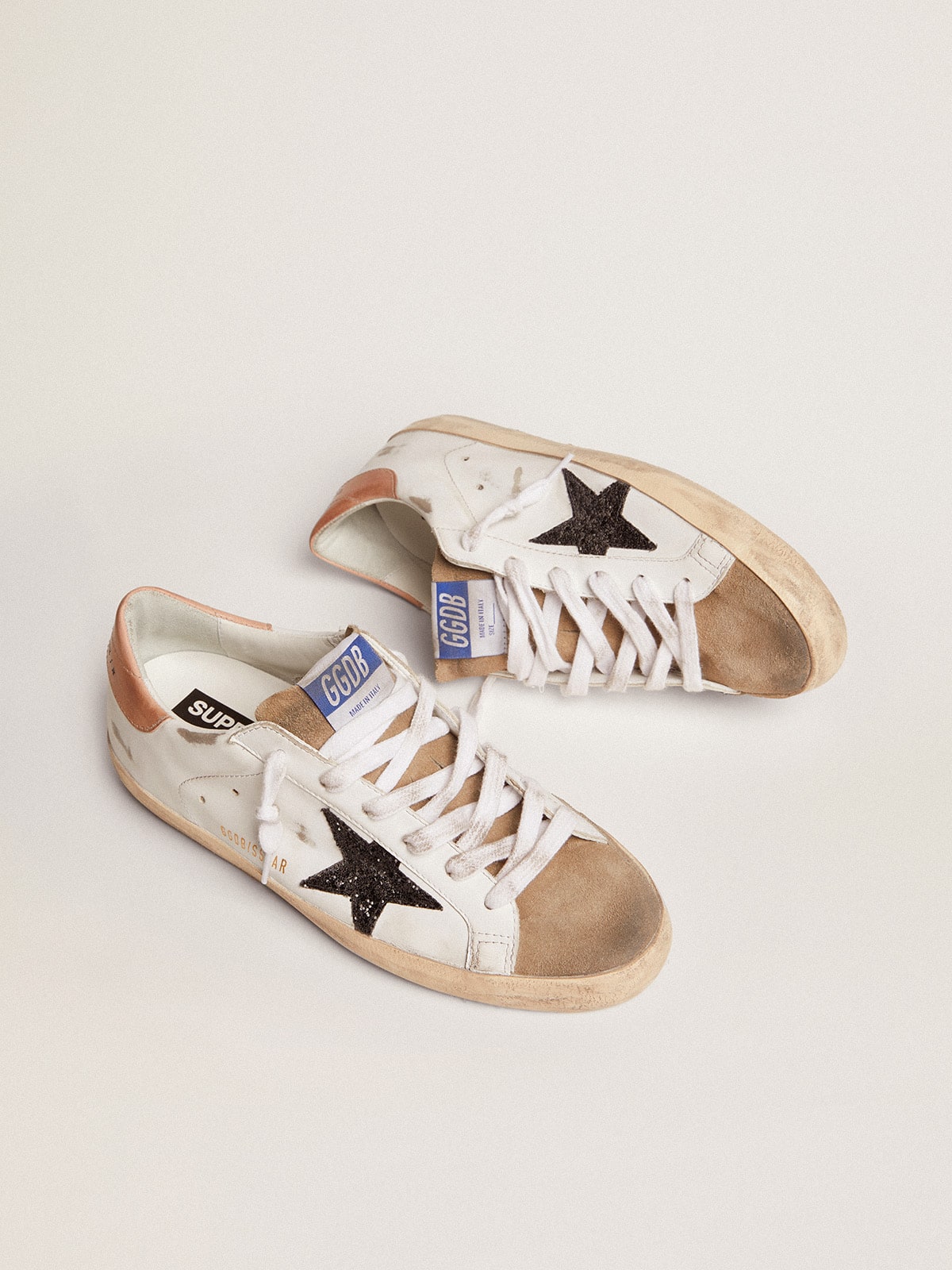 Golden Goose Super-Star Donna con Stella in Glitter Neri e Talloncino Rosa