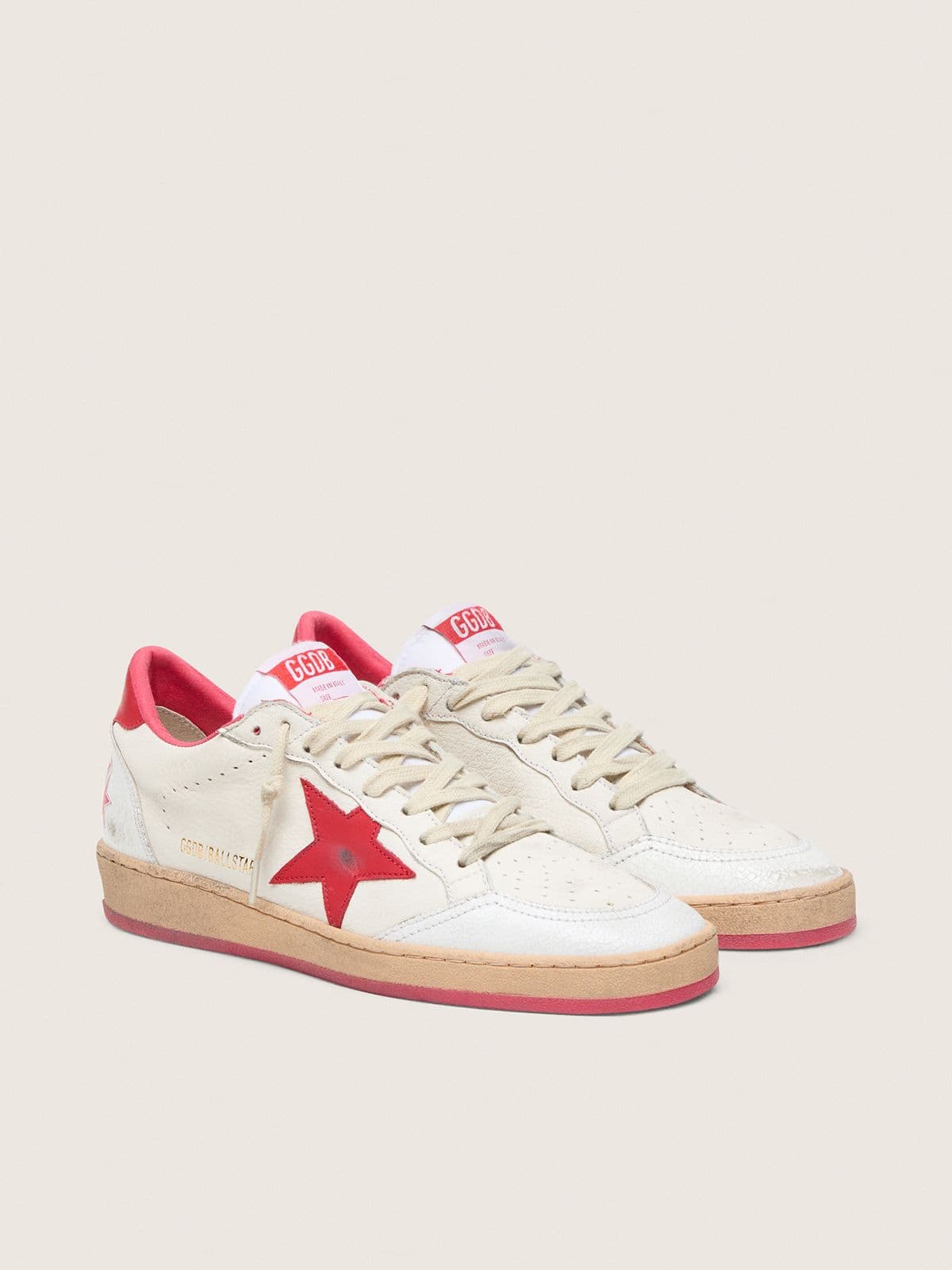 Golden Goose Ball Star Wishes Donna in Pelle Bianca con Stella e Talloncino Rossi