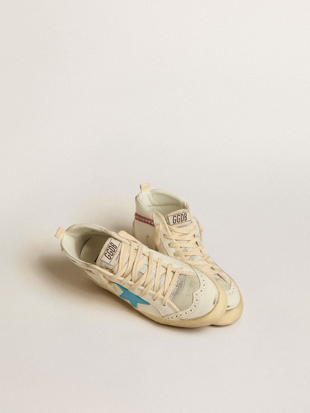 Golden Goose Mid Star Donna in Pelle con Stella Azzurra e Virgola in Suede Fucsia con Borchie Platino