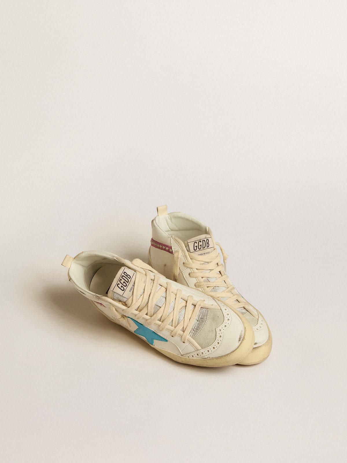 Golden Goose Mid Star Donna in Pelle con Stella Azzurra e Virgola in Suede Fucsia con Borchie Platino