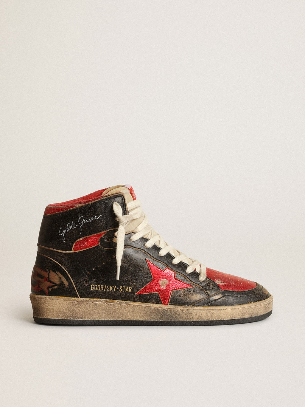 Golden Goose Sky Star Donna in Pelle Lucida Nera con Stella Rossa