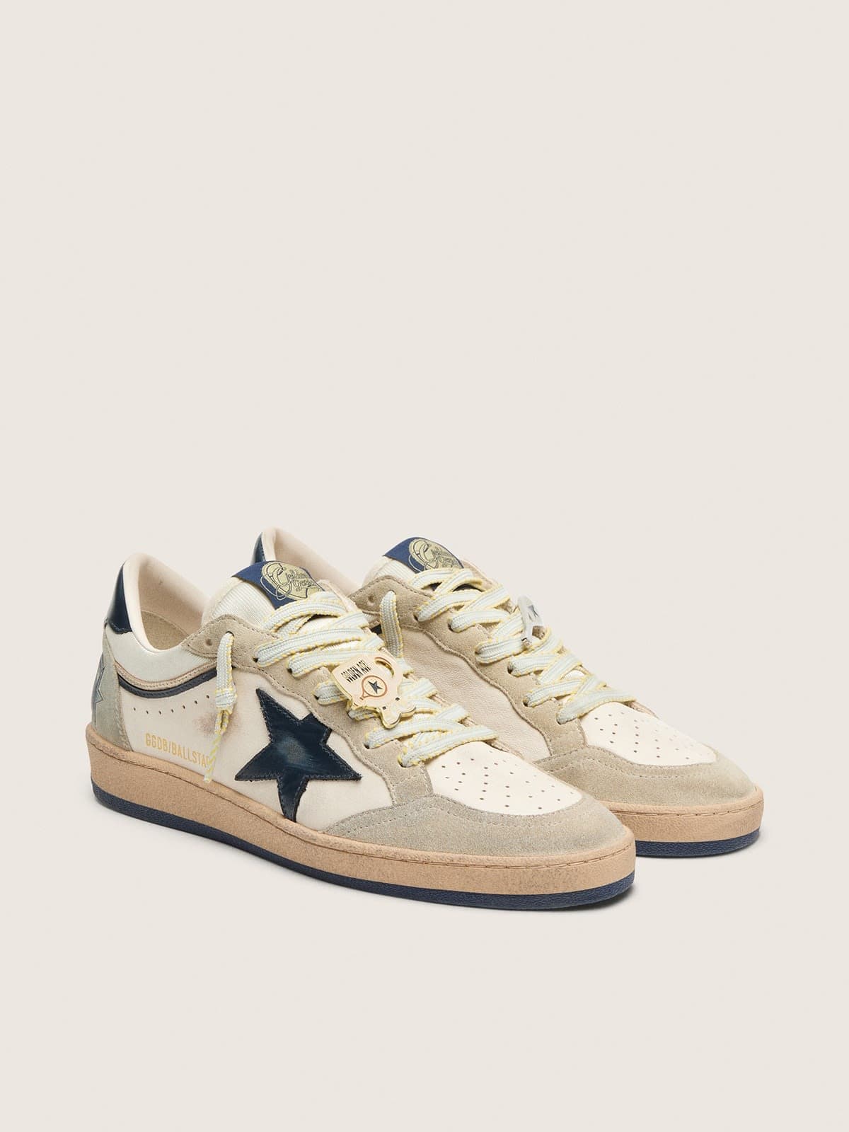 Golden Goose Ball Star Ltd Donna in Pelle Bianca e Suede Grigio Chiaro con Stella Blu Scuro e Skins Applicata