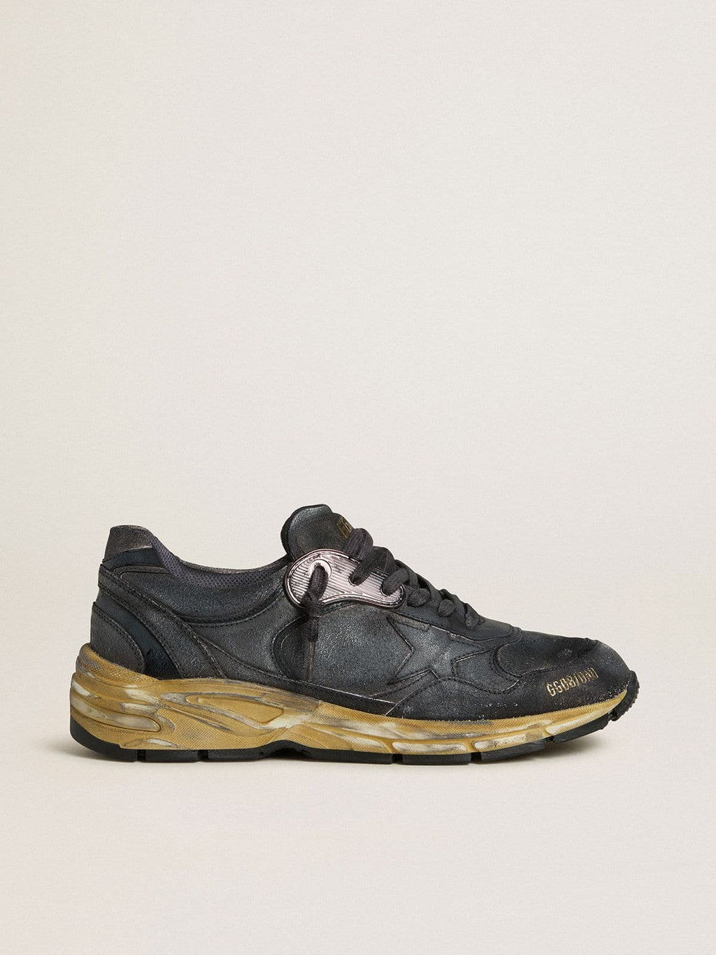 Golden Goose Dad Star Donna in Pelle Crackl  e Naplak Neri con Stella e Talloncino Neri