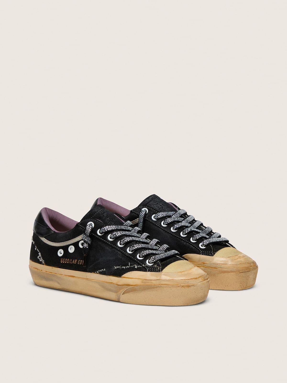 Golden Goose Super-Star Donna Lab in Suede Laminato Nero e Nylon con Stella in Rilievo e Lacci con Cristalli