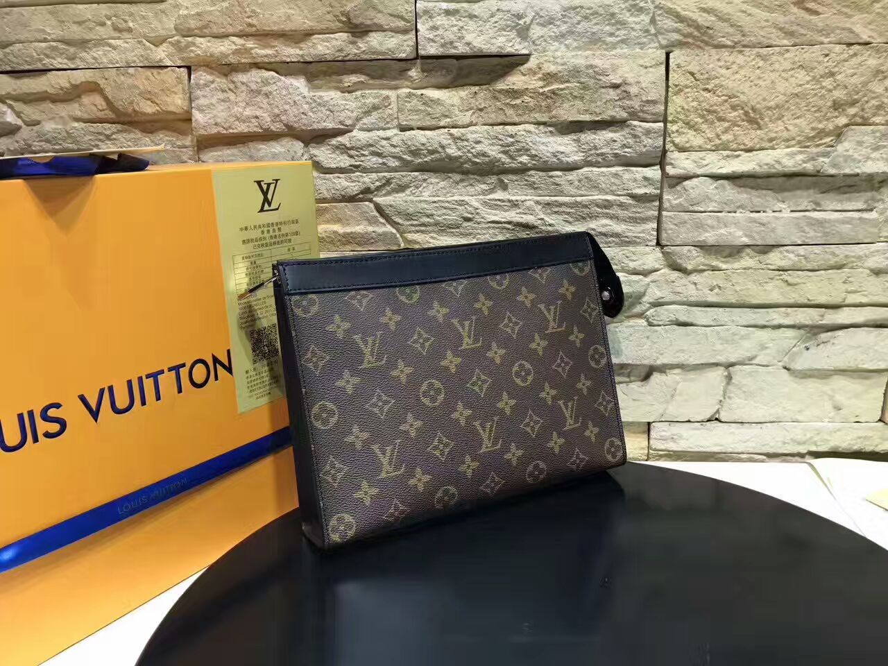 POCHETTE VOYAGE MM – Accessorio premium elegante