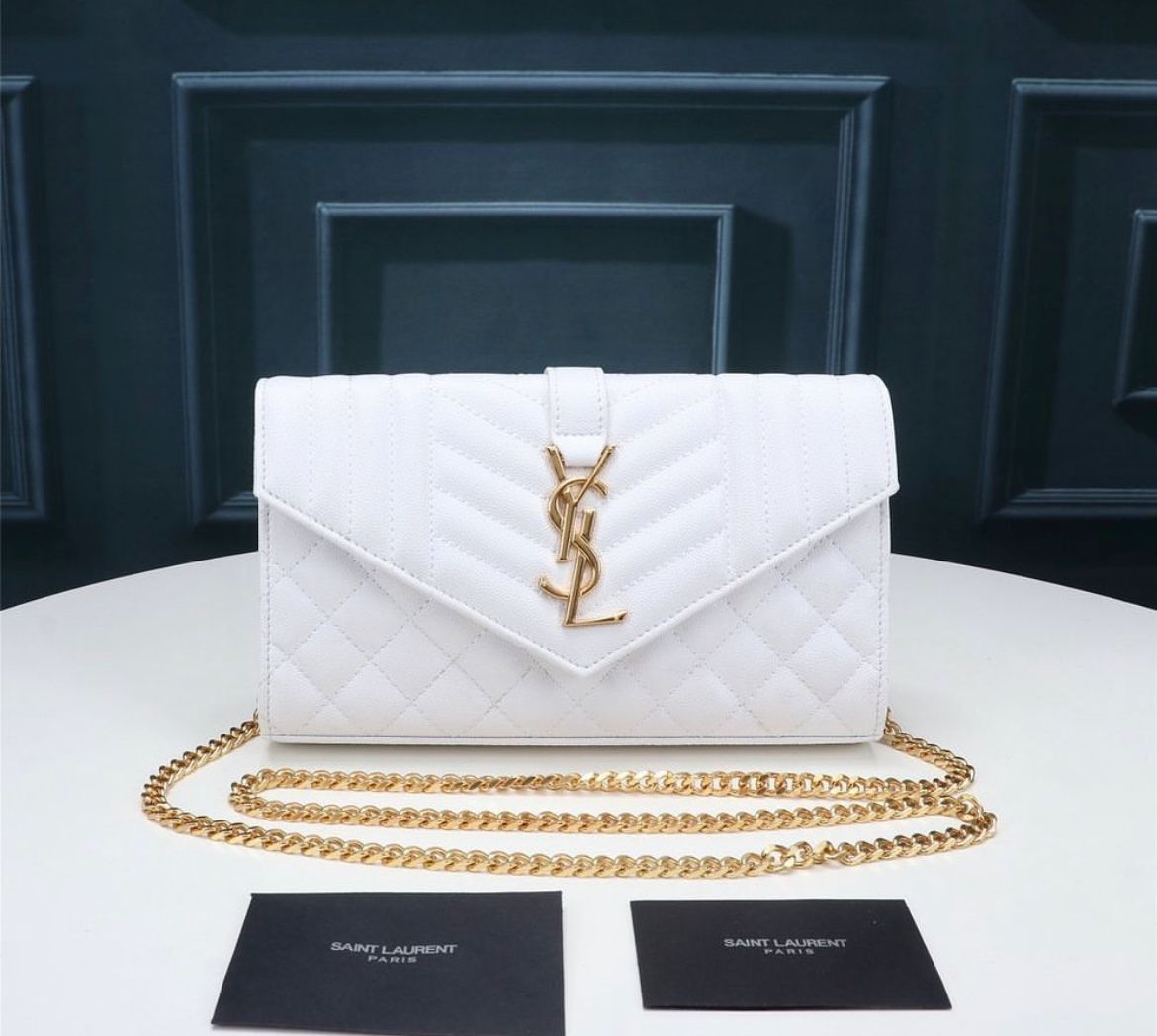YSL BORSA ENVELOPE GRAIN DE POUDRE MIX MATELASSÉ WHITE – Accessorio premium elegante