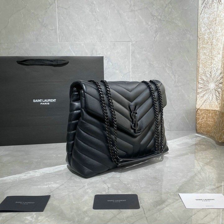 YSL BORSA LOULOU MEDIA IN PELLE TRAPUNTATA – Accessorio premium elegante